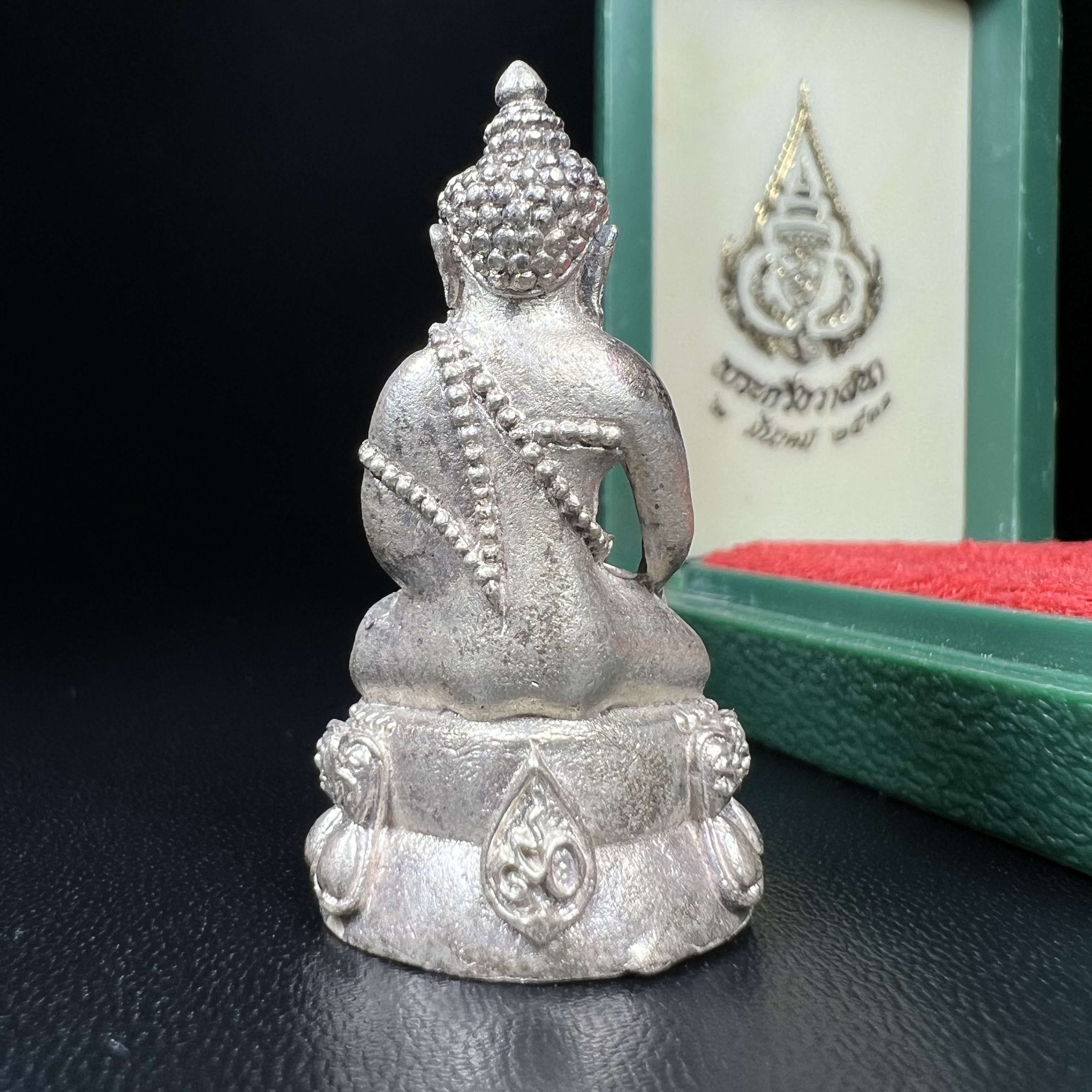 พระกริ่งวาสนาสมเด็จพระสังฆราช(วาสน์)วัดราชบพิธฯ ปี2531 เนื้อเงิน สร้างเป็นที่ระลึกในคราวที่สมเด็จพระอริยวงศาคตญาณ สมเด็จพระสังฆราช(วาสน์ วาสโน)มีพระชนมายุครบ90พรรษา(ในหลวง ร.9 เสด็จในพิธี)งานแกะแม่พิมพ์โดย นายช่างเกษม มงคลเจริญ)(1 ใน 191 องค์)หายาก