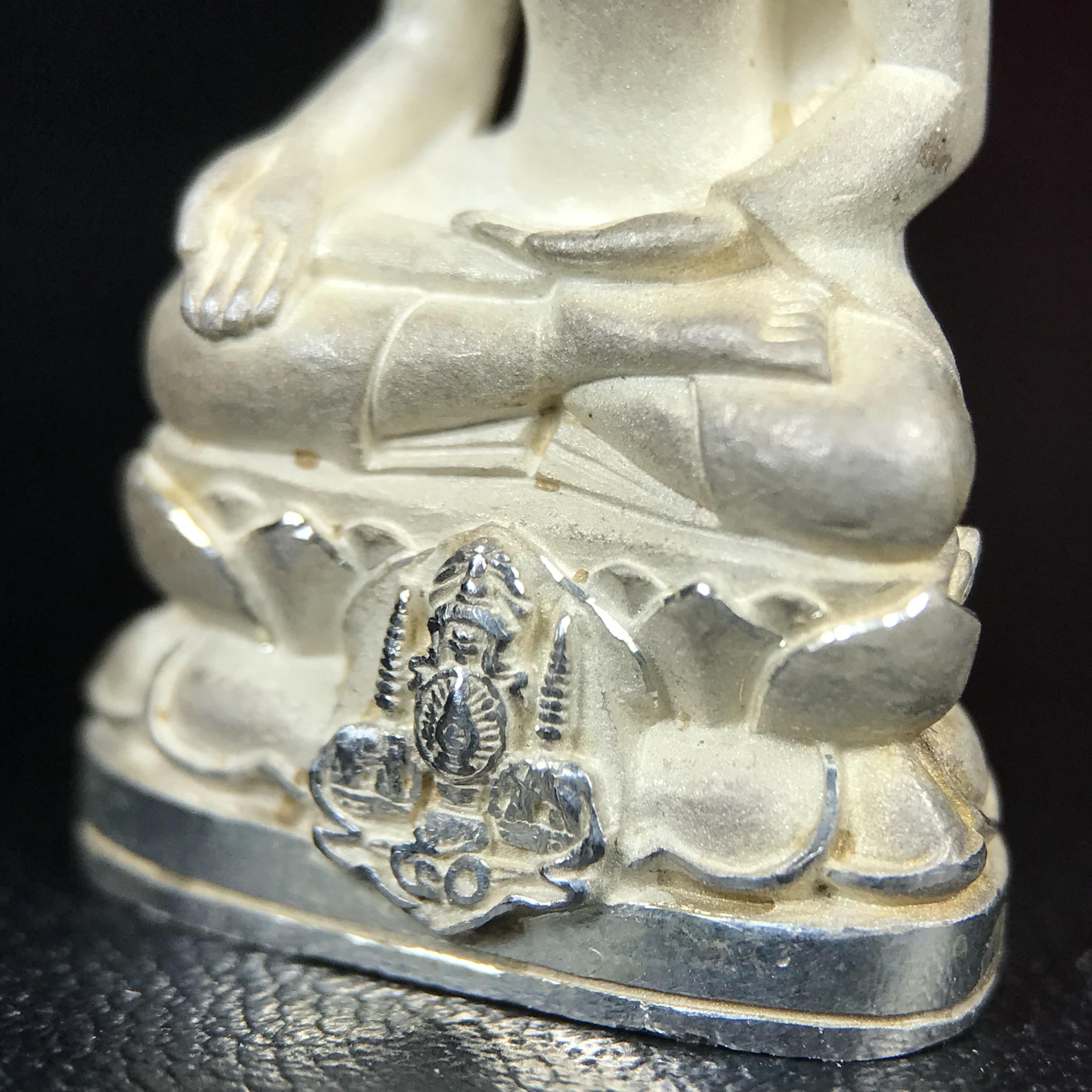 พระกริ่งไพรีพินาศ ตรากาญจนาภิเษก วัดบวรนิเวศวิหาร ที่ระลึกในหลวงรัชกาลที่9 ครองสิริราชสมบัติครบ 50ปี เนื้อเงิน เข้มขลังทรงอานุภาพยิ่งใหญ่ กำราบศัตรูพ่ายสิ้น พระไพรีพินาศ