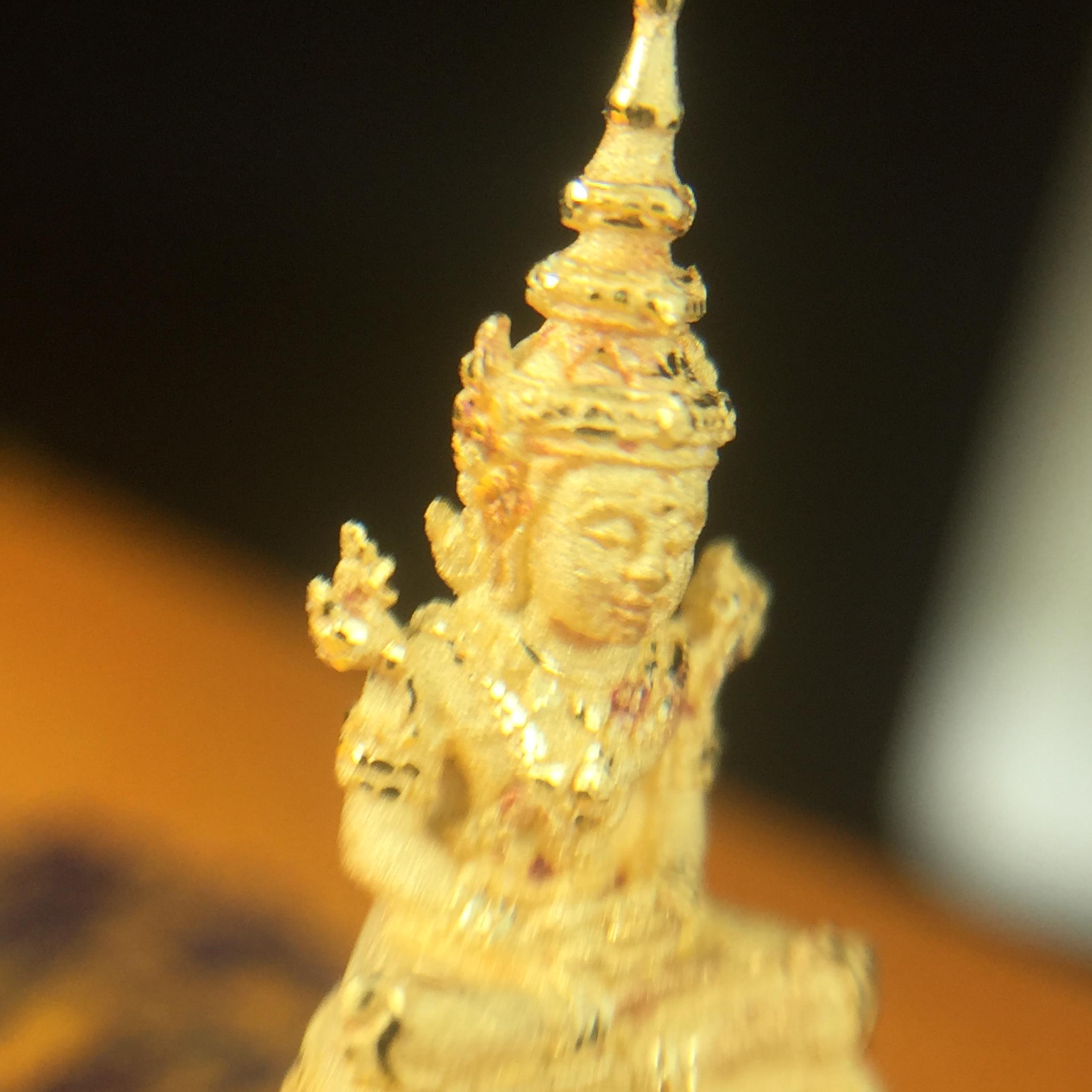 พระแก้วมรกต(จำลอง)ลอยองค์ ขนาดหน้าตัก 1/4 นิ้ว(พิมพ์เล็ก) ทรงเครื่องฤดูร้อน เนื้อทองคำ ตราสัญลักษณ์ฉลองสิริราชสมบัติครบ 60 ปี พ.ศ.2549 (สวย กล่องการ์ดใบรับรอง ครบสมบูรณ์)