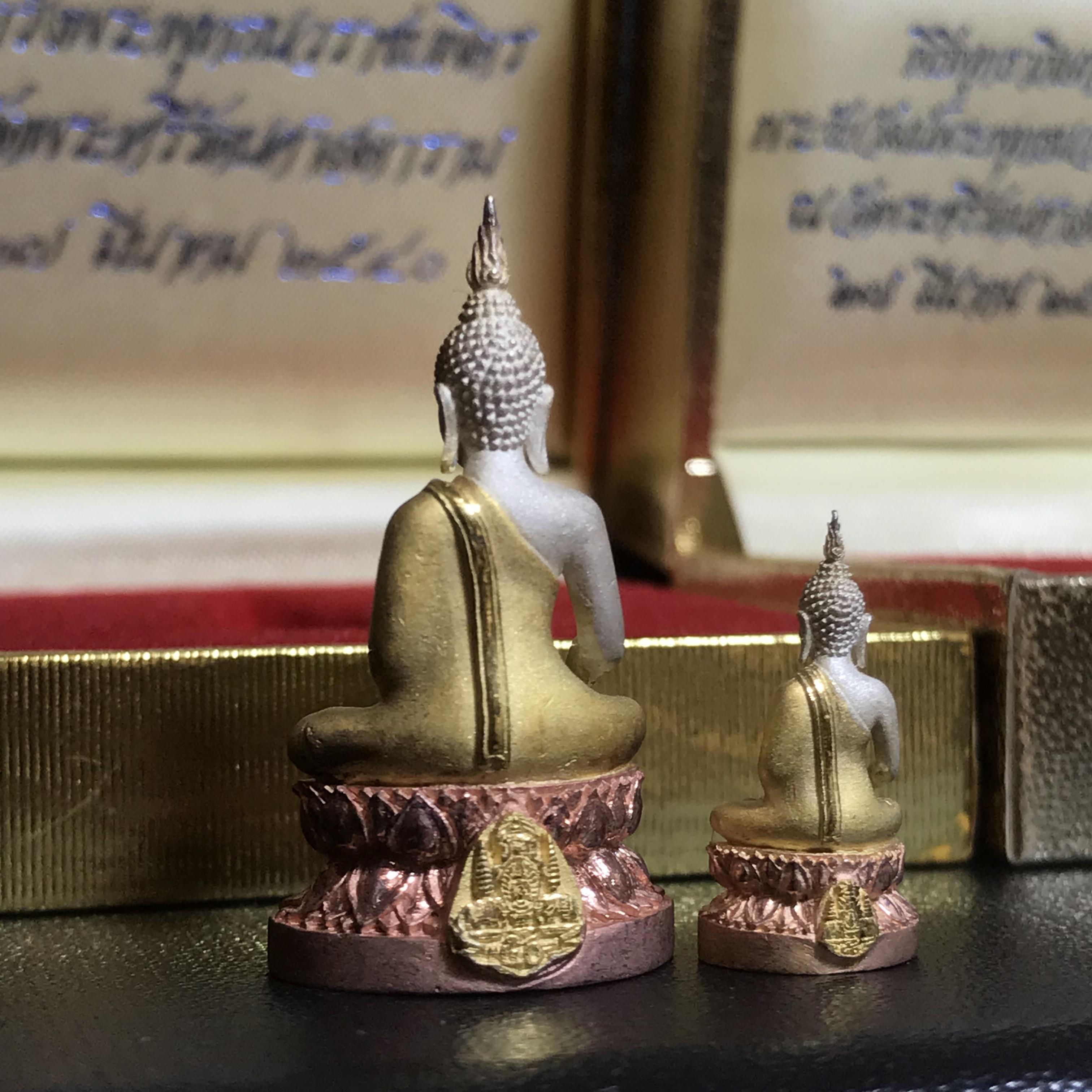 พระกริ่ง-พระชัยวัฒน์พระพุทธนวราชบพิตร ปี2540 เนื้อเงินสามกษัตริย์พร้อมกล่องบรรจุเดิม(รวม2องค์)