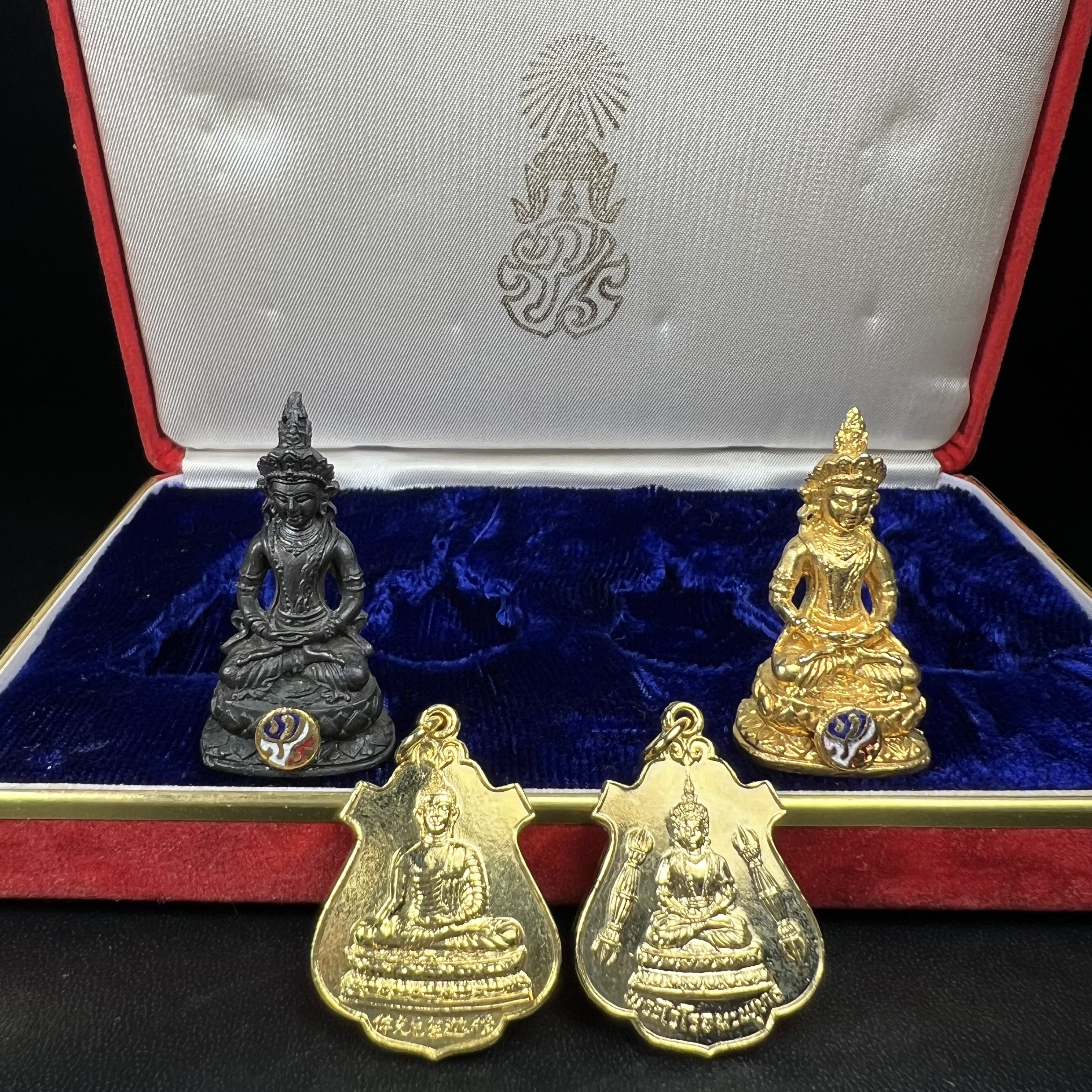 พระไวโรจนะพุทธ(กริ่งธิเบต ภปร.) ท่านเจ้าคุณโพธิ์แจ้ง วัดมังกรกมลาวาส(เล่งเน่ยยี่) ปี 2515(รุ่นแรก) ชุดพิเศษกรรมการ พิธีใหญ่ฉลอง ๑๐๐ปี วัดมังกรกมลาวาส (ในหลวงรัชกาลที่ ๙ ทรงเสด็จเททอง ) หลวงปู่โต๊ะ วัดประดู่ฉิมพลีเมตตาอธิษฐานจิตปลุกเสก (หายากมาก)