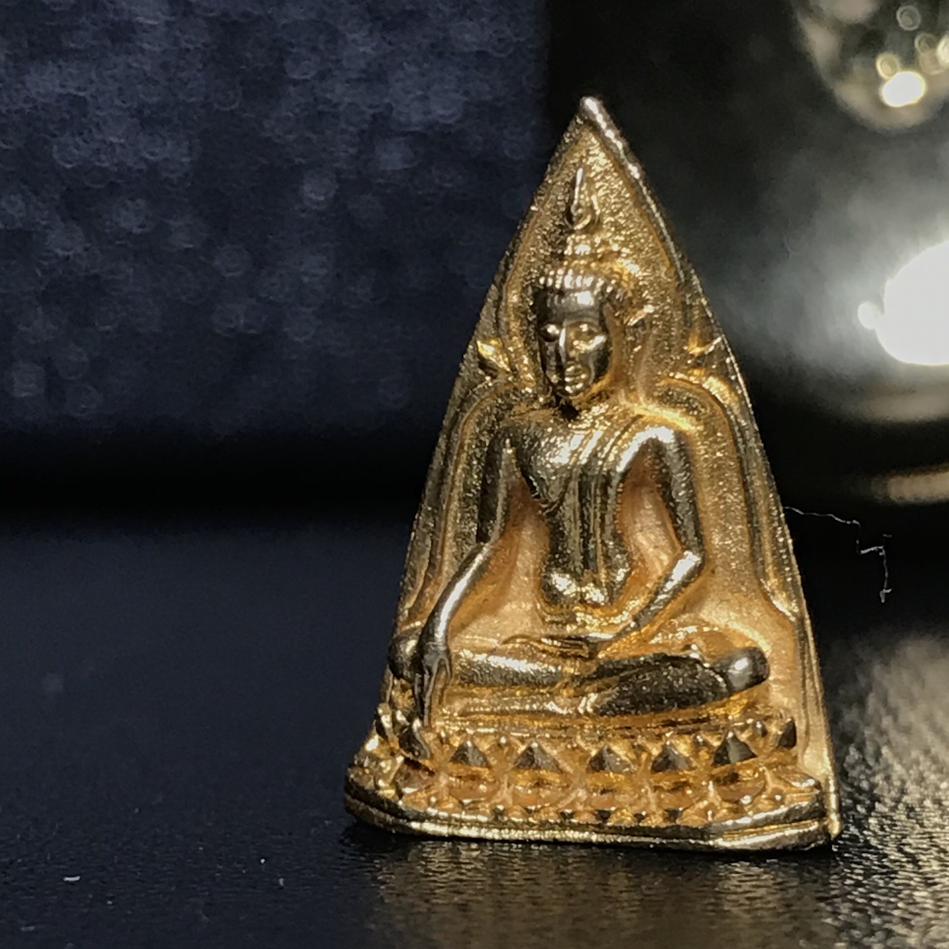 พระสมเด็จนางพญา ส.ก. ปี2535 เนื้อทองคำ พิมพ์เล็ก 5รอบพระราชินี หลวงปู่โต๊ะปลุกเสก(ในหลวงและพระราชินีเสด็จในพิธี) พร้อมกล่องบรรจุเดิม(นิยม)