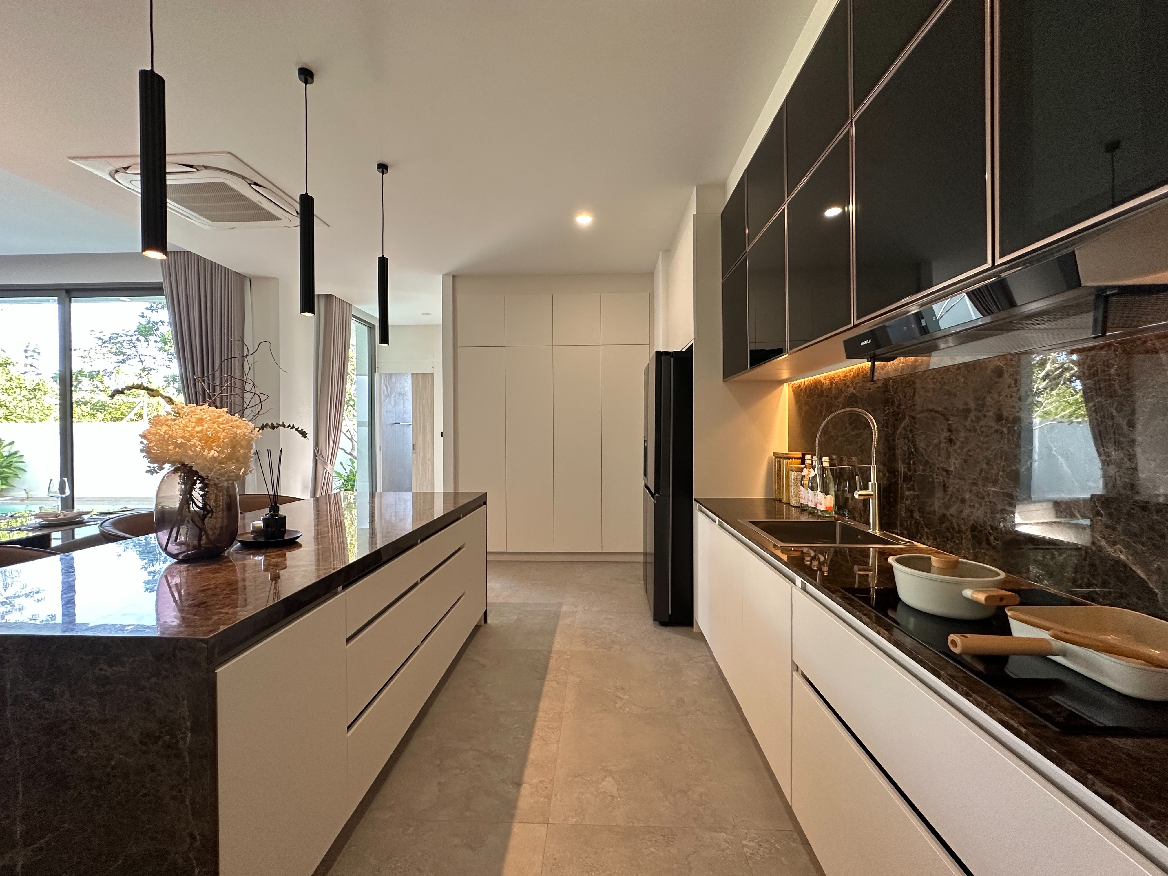 For Sales : Kathu-Patong, Luxury Pool Villa, 4 Bedrooms 4 Bathrooms