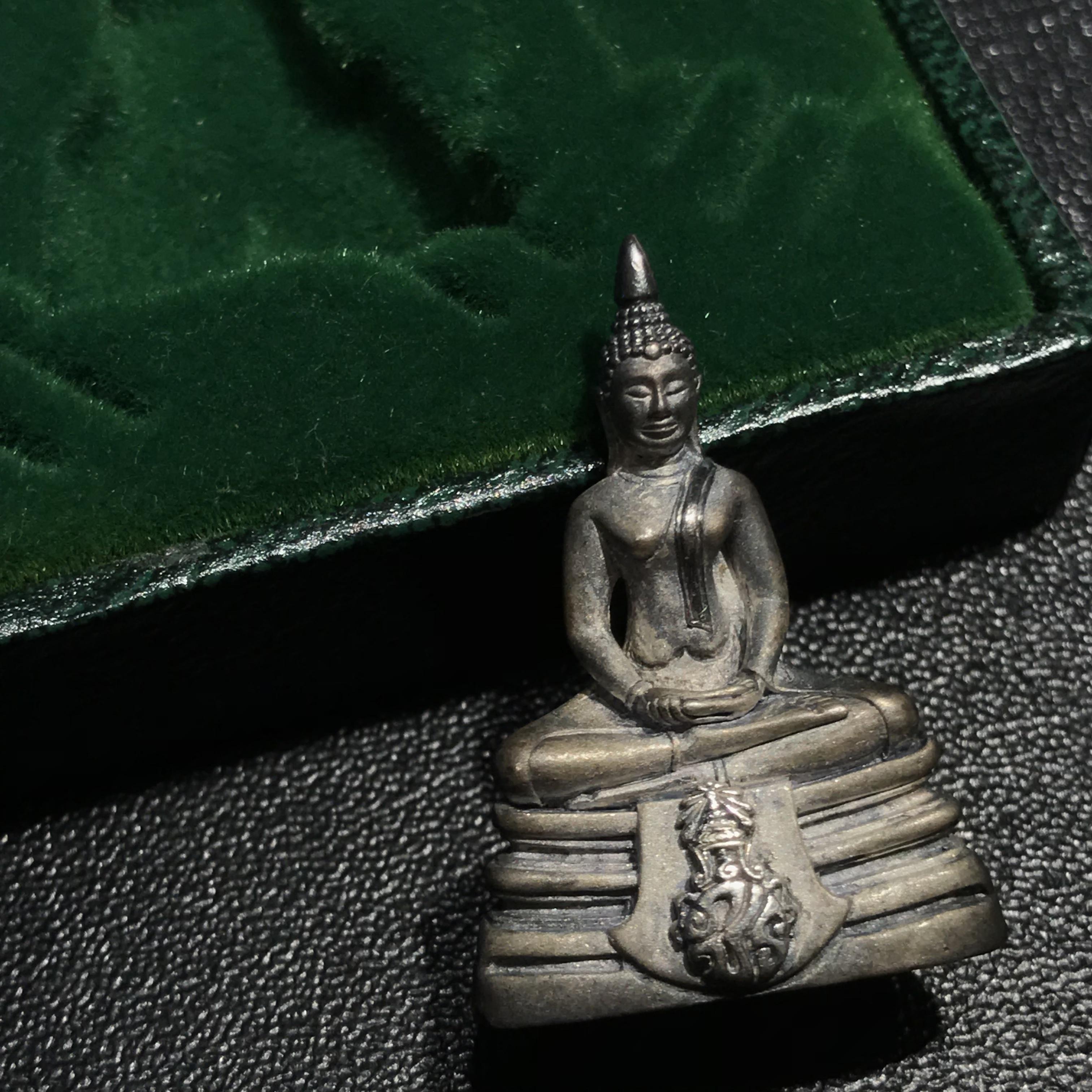 พระกริ่งพระพุทธโสธร ภปร. รุ่นย้อนยุค เนื้อเงิน ปี2539