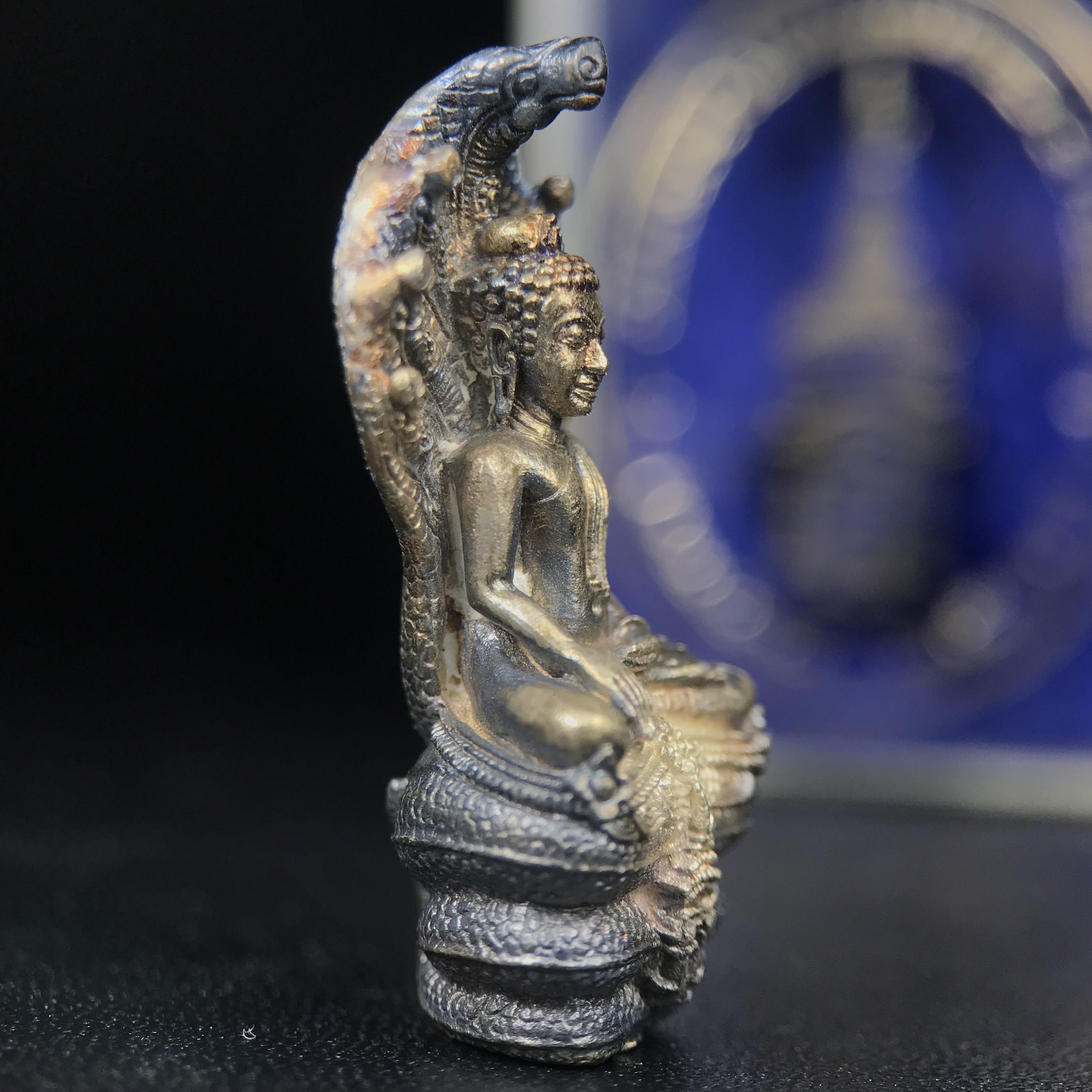 พระพุทธรูปนาคปรกปางมารวิชัย สธ. เนื่องวโรกาสสมเด็จพระเทพรัตนราชสุดาฯ ทรงเจริญพระชนมายุครบ 3 รอบ ปี2534 พิธีพุทธาภิเษก ณ วัดบวรนิเวศวิหาร โดยมีสมเด็จพระญาณสังวร สมเด็จพระสังฆราชเป็นองค์ประธาน(พิธีใหญ่ มวลสารดี พุทธศิลป์งดงาม)พระกริ่งเนื้อเงินพบเจอน้อยหายาก