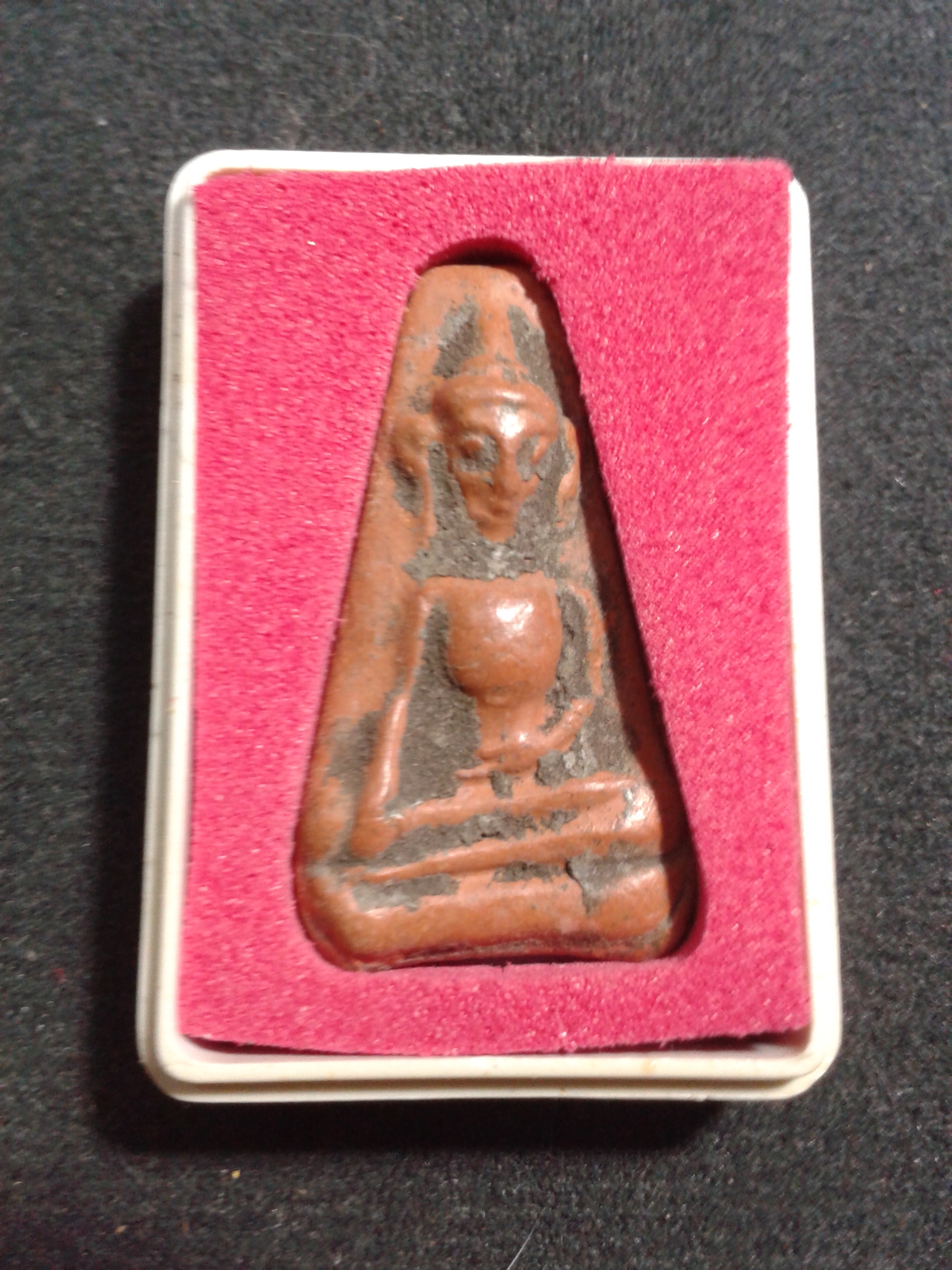 พระผงสุพรรณ วัดพระธาตุ สุพรรณบุรี องค์ละ 199 บาท พร้อมจัดส่งครับ