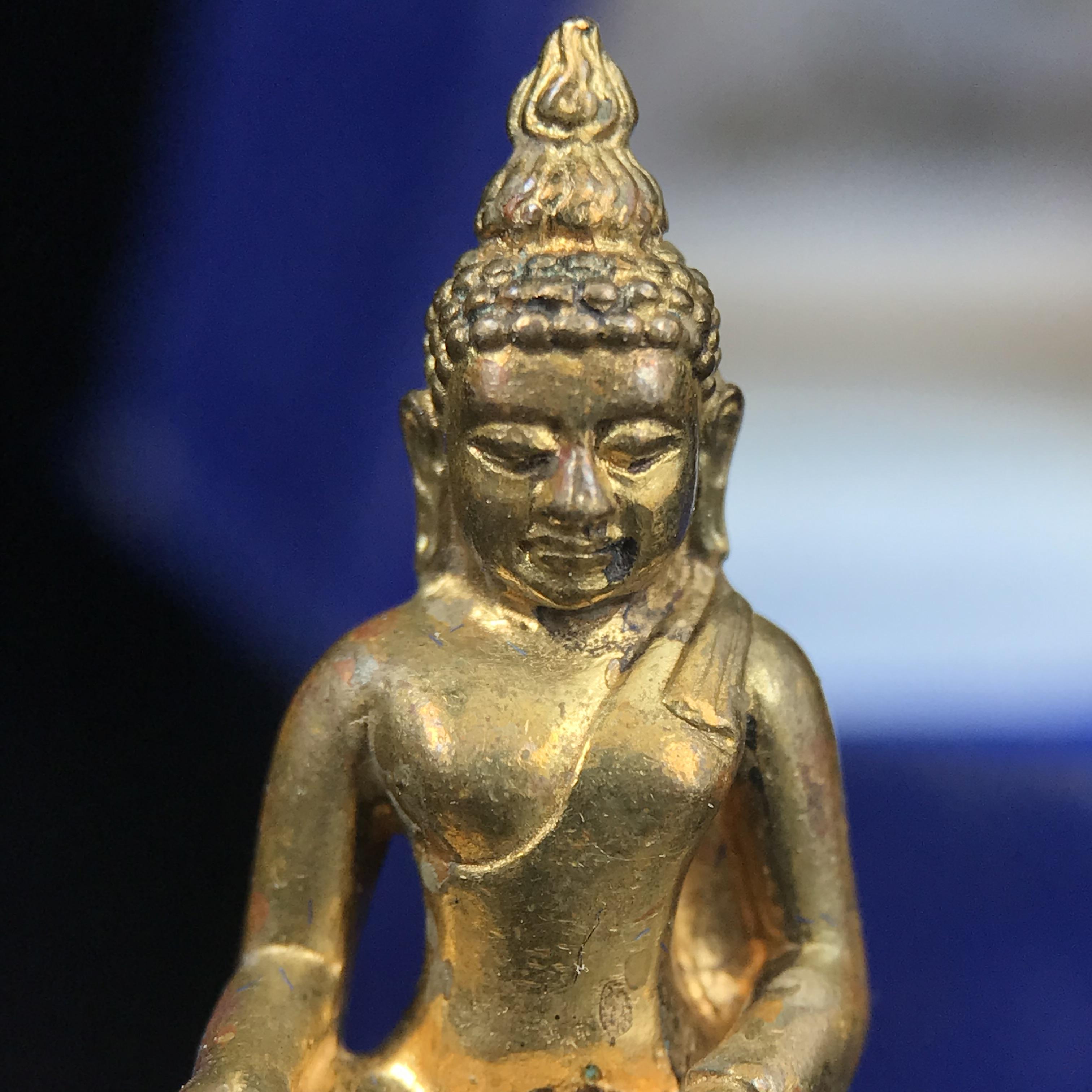 พระกริ่งไพรีพินาศ บรรจุเหล็กไหล ครั้งแรกและครั้งเดียวในประวัติศาสตร์ เฉลิมพระเกียรติ พระบาทสมเด็จพระเจ้าอยู่หัวรัชกาลที่9 พระชนมพรรษา 6 รอบ ปี2542 เนื้อสัมฤทธิ์(บรรจุเหล็กไหล)ดีนอก-ดีใน พิธีใหญ่ มวลสารเด่น (หายาก)***กล่องบรรจุเก่าชำรุดตามรูป***