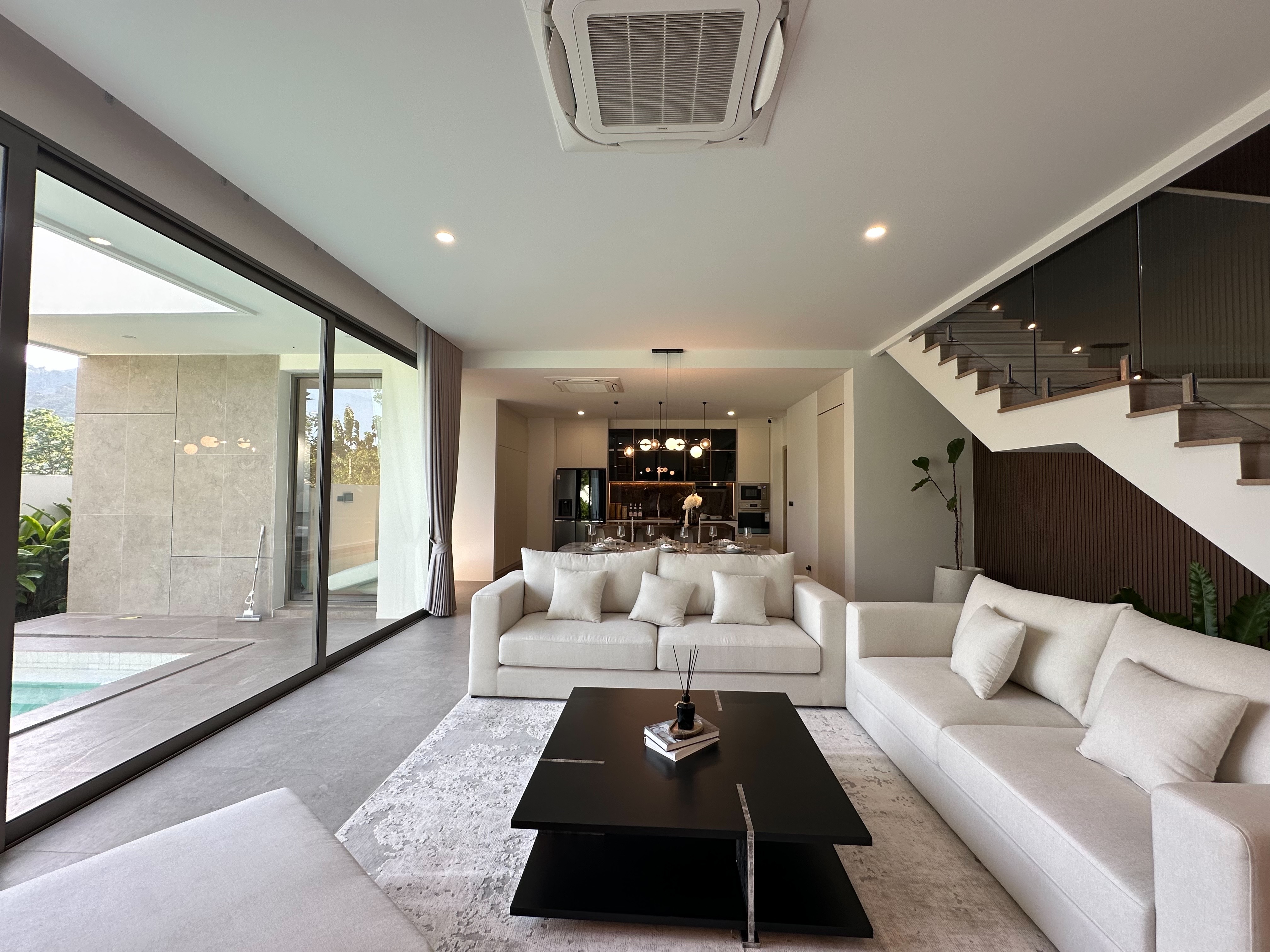 For Sales : Kathu-Patong, Luxury Pool Villa, 4 Bedrooms 4 Bathrooms