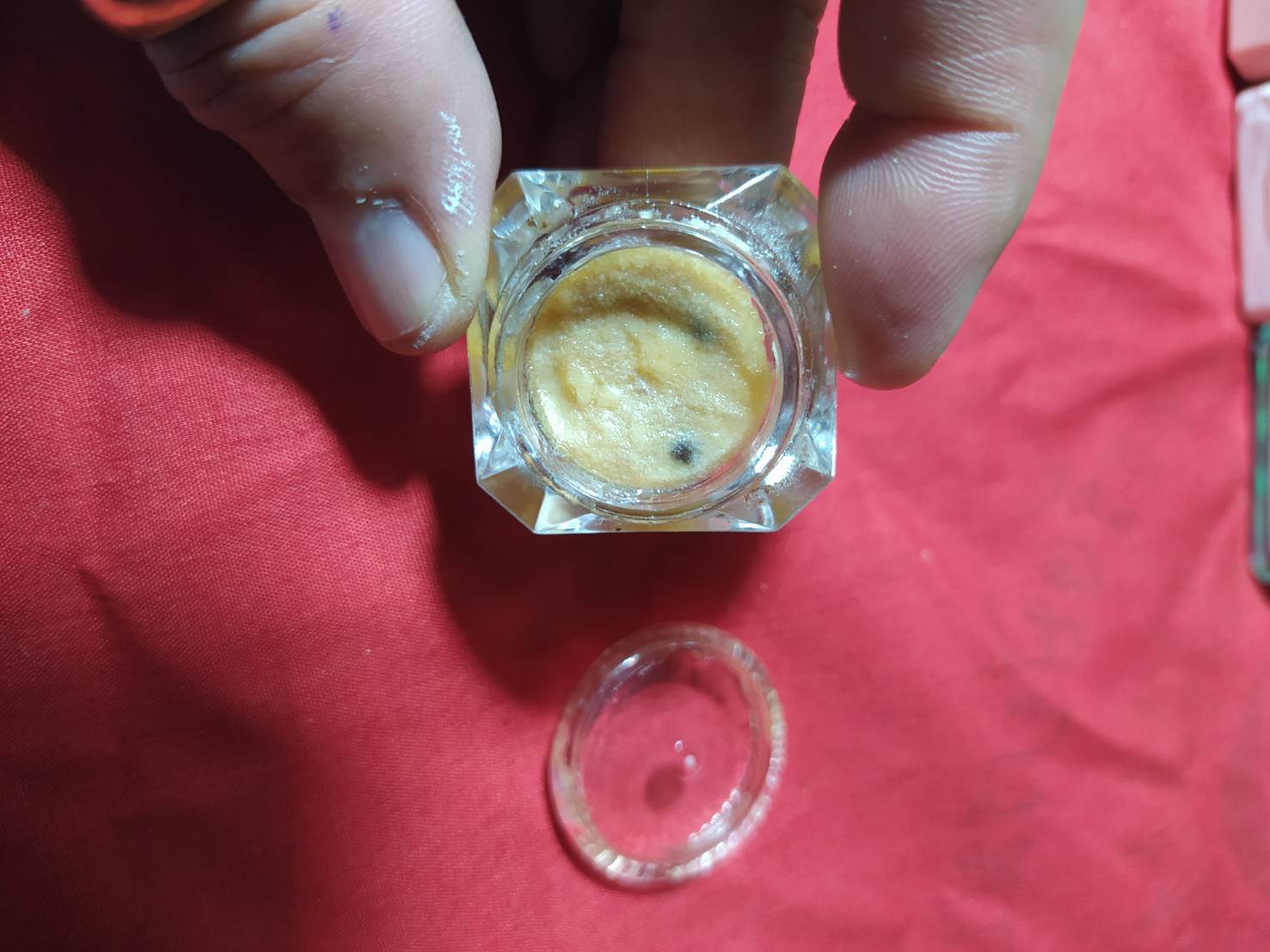 สีผึ้ง มหาโภคทรัพย์มหาสิทธิโชค ปลุกเสกโดยหลวงปู่บายกรีม ผสมว่านทองคำ ว่านหายากของหลวงปู่สรวง เทวดาเล่นดิน