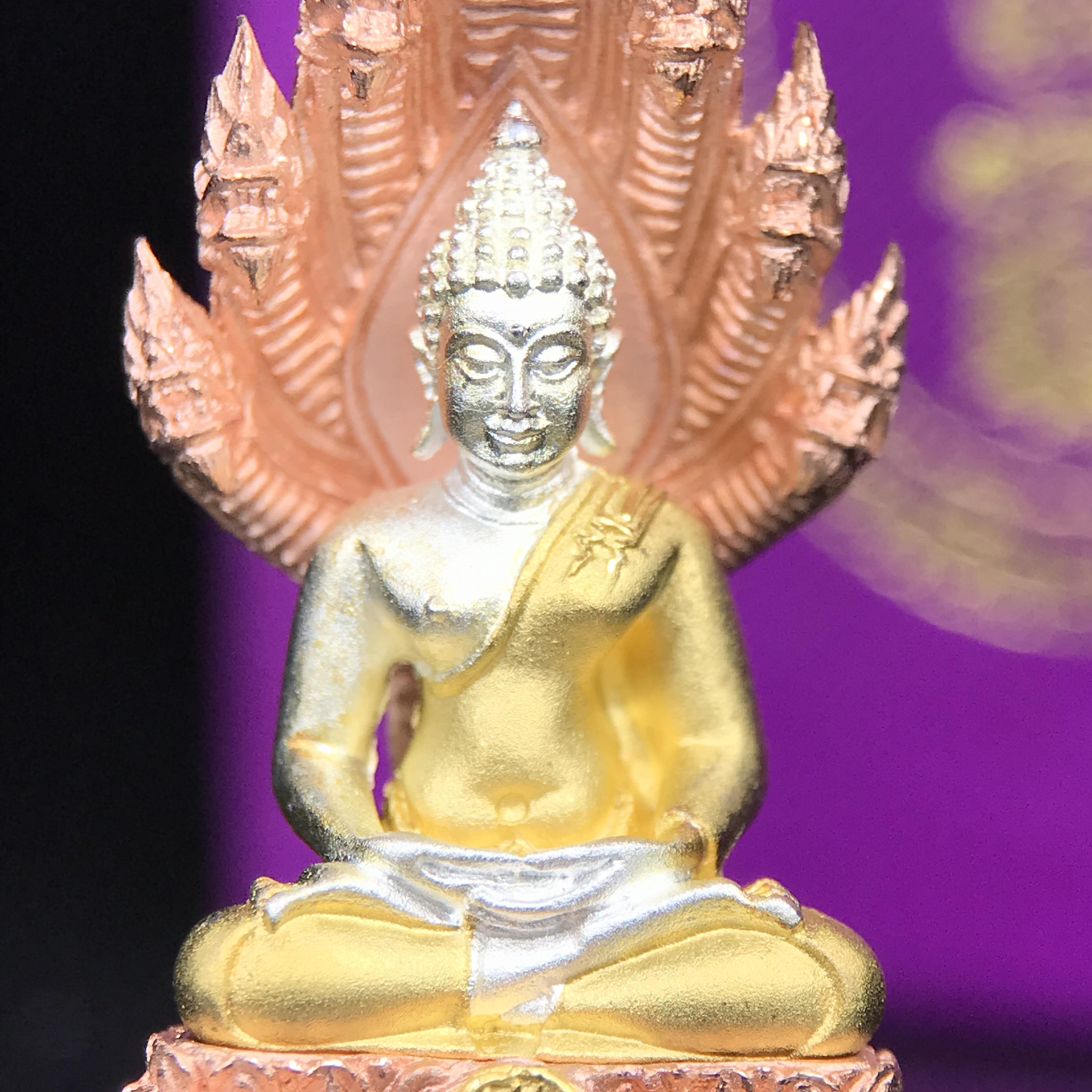 พระนาคปรก สธ. รุ่นสร้างพระอุโบสถเฉลิมพระเกียรติ 4 รอบ 84 พรรษา สมเด็จพระเทพรัตนราชสุดาฯ วัดบวรนิเวศวิหาร ปี 2543 พิมพ์ใหญ่ เนื้อเงินบริสุทธิ์ ชุบสามกษัตริย์แบบพ่นทรายขัดเงาบางส่วน(สภาพ สวย )พิธีใหญ่ พุทธศิลป์งดงาม หายาก (1 ใน 1999 องค์)