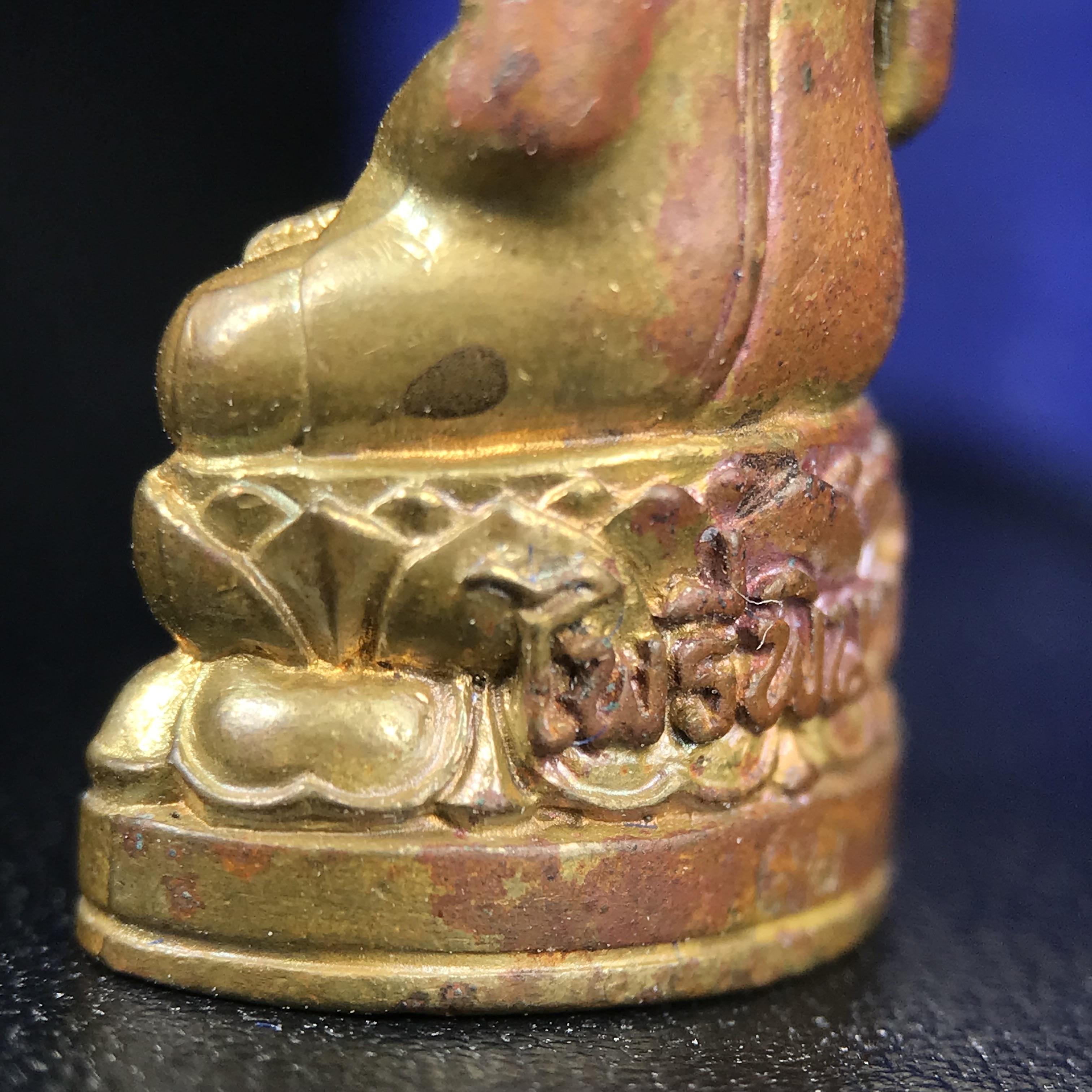 พระกริ่งไพรีพินาศ บรรจุเหล็กไหล ครั้งแรกและครั้งเดียวในประวัติศาสตร์ เฉลิมพระเกียรติ พระบาทสมเด็จพระเจ้าอยู่หัวรัชกาลที่9 พระชนมพรรษา 6 รอบ ปี2542 เนื้อสัมฤทธิ์(บรรจุเหล็กไหล)ดีนอก-ดีใน พิธีใหญ่ มวลสารเด่น (หายาก)