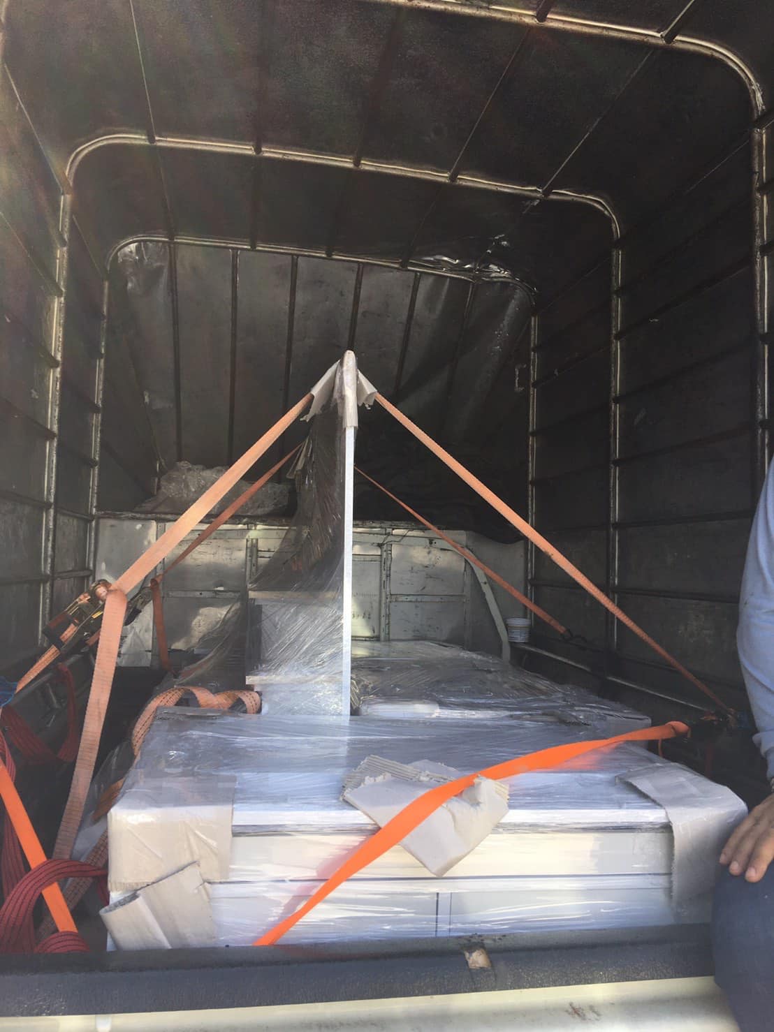 หิ้งพระแบบแขวนติดผนัง ฐานพระ 9 นิ้ว