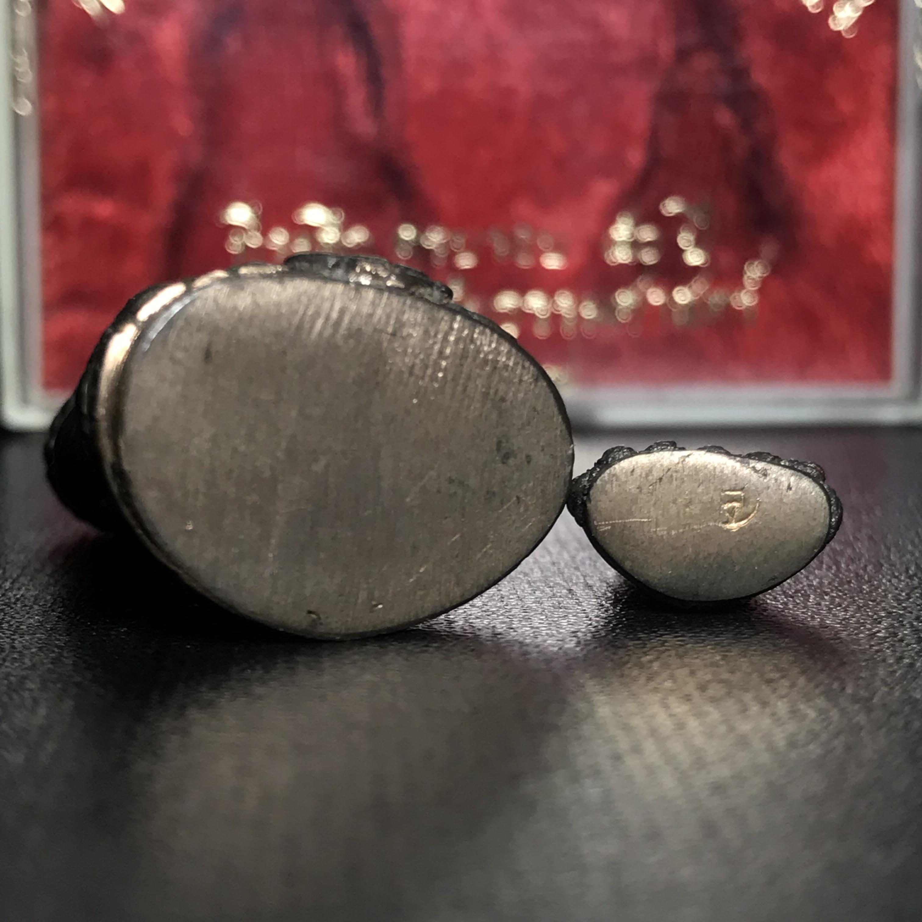 พระกริ่ง-พระชัยวัฒน์ ภปร. ธรรมศาสตร์ 50ปี เนื้อนวโลหะ ปี2527(ในหลวงรัชกาลที่9 เสด็จเททอง)(หายาก)(1ใน677ชุด)