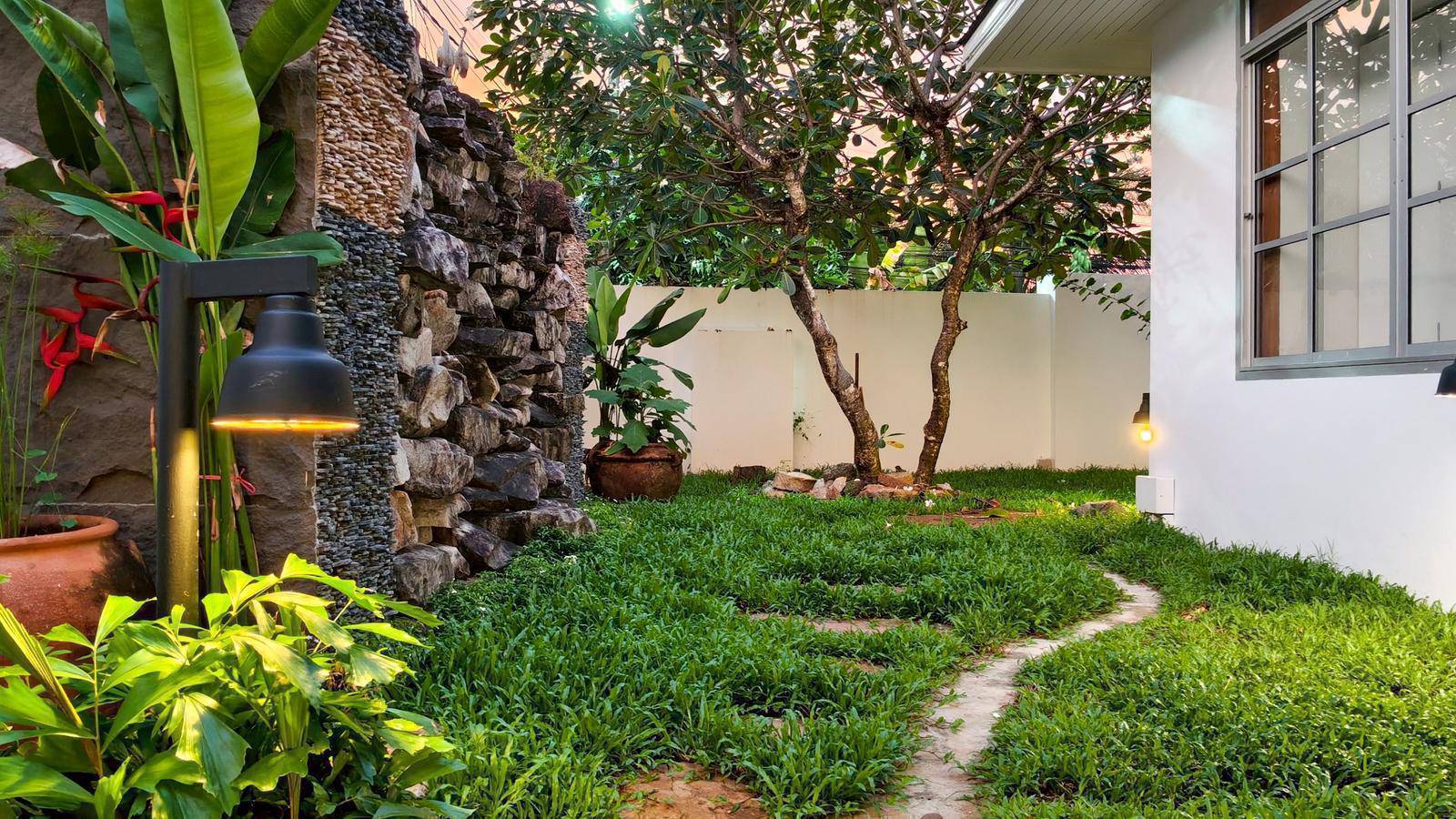 For Sales : Chalong, Luxury Pool Villa, 6 Bedrooms 7 Bathrooms