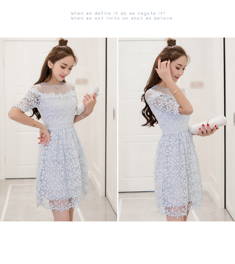 ชุดเดรสสั้นผ้าลูกไม้สีฟ้าอ่อนพาสเทล แขนสั้นไหล่เป็นผ้าโปร่งสวยหวาน