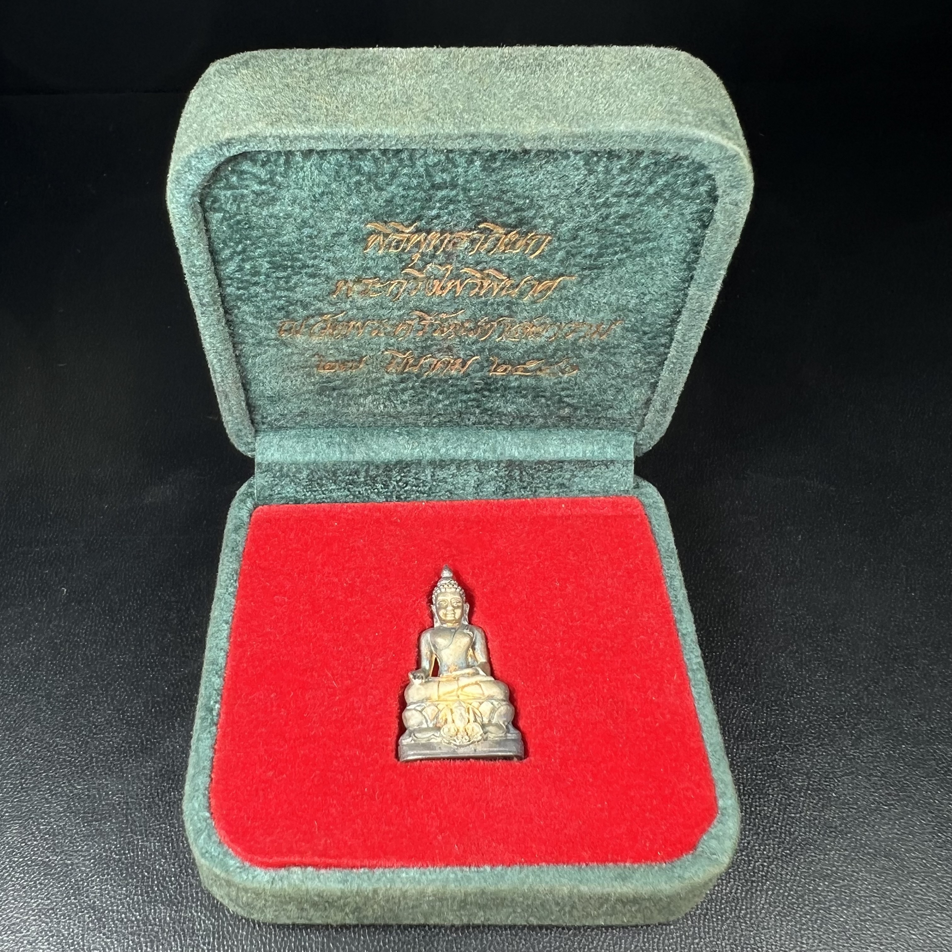 พระกริ่งไพรีพินาศ ตรากาญจนาภิเษก วัดบวรนิเวศวิหาร ที่ระลึกในหลวงรัชกาลที่9 ครองสิริราชสมบัติครบ 50 ปี เนื้อเงิน(สภาพผิวเดิม ขึ้นสีรุ้งธรรมชาติ สวยแบบนิยม)พร้อมกล่องบรรจุเดิม ครบ สมบูรณ์ ชุดพระราชทาน(หายาก)