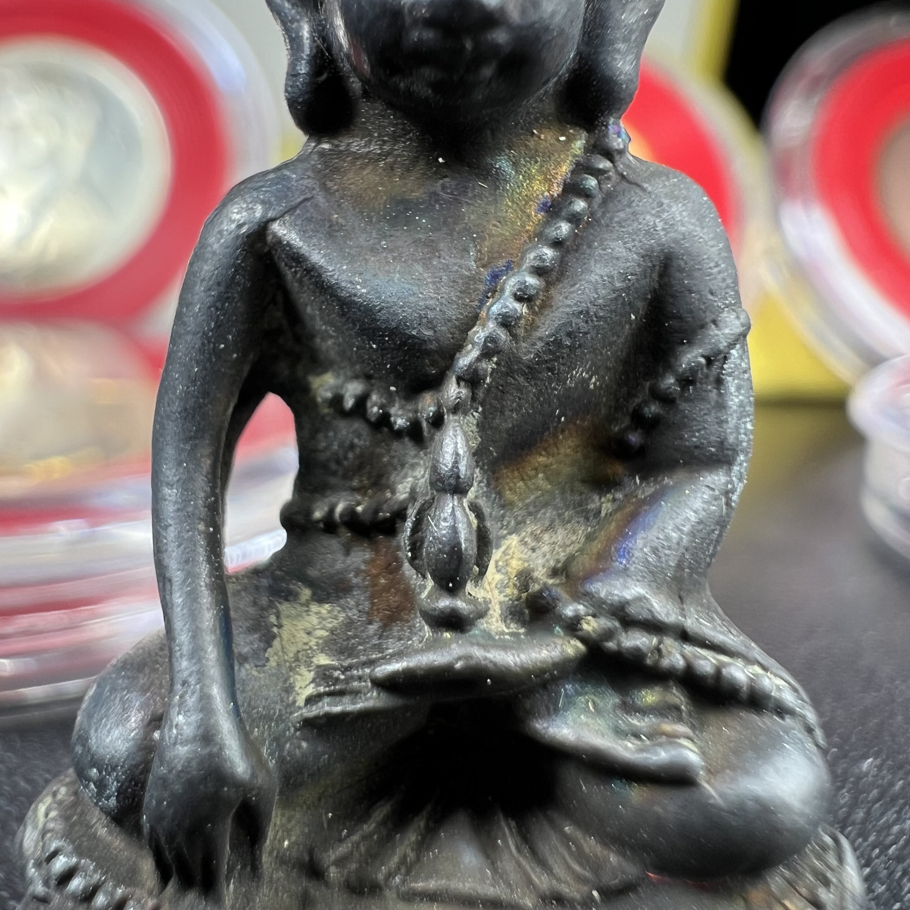 วัตถุมงคลคุ้มเกล้าฯ มหามงคลเฉลิมพระชนมพรรษา 6 รอบ รัชกาลที่ 9 ชุดพิเศษกรรมการ(สุดหายาก) (ในหลวงรัชกาลที่9 ทรงจุดไฟพระฤกษ์และเททอง พิธีใหญ่)ยอดนิยมหายาก