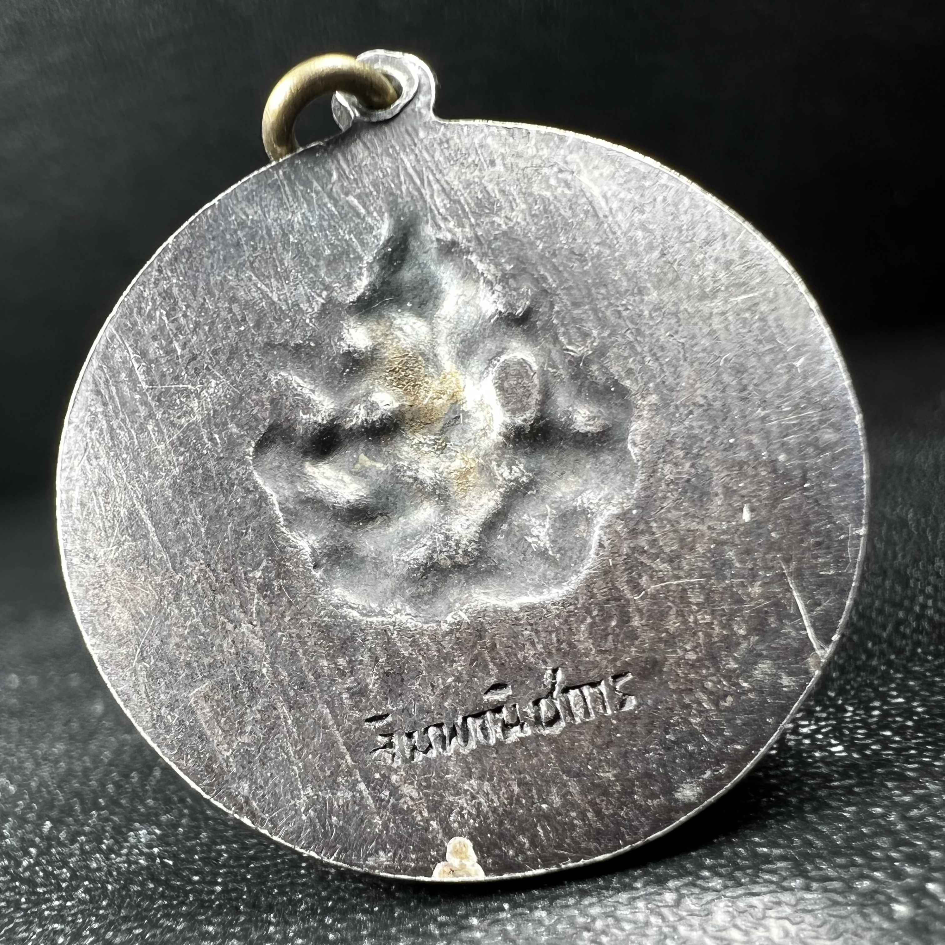 เหรียญพระพิฆเนศวร ปี 2513 จัดสร้างโดย "ท่านอาจารย์ ฉลาด เค้ามูลคดี" เนื้อเงินลงยา(สภาพสวยเดิม ผิวเงินเดิม ผิวลงยาติดเต็มไม่มีกระเทาะ)พิธีใหญ่เป็นเหรียญที่อยู่ในความนิยมสะสมของกลุ่มดารา ศิลปิน หายาก