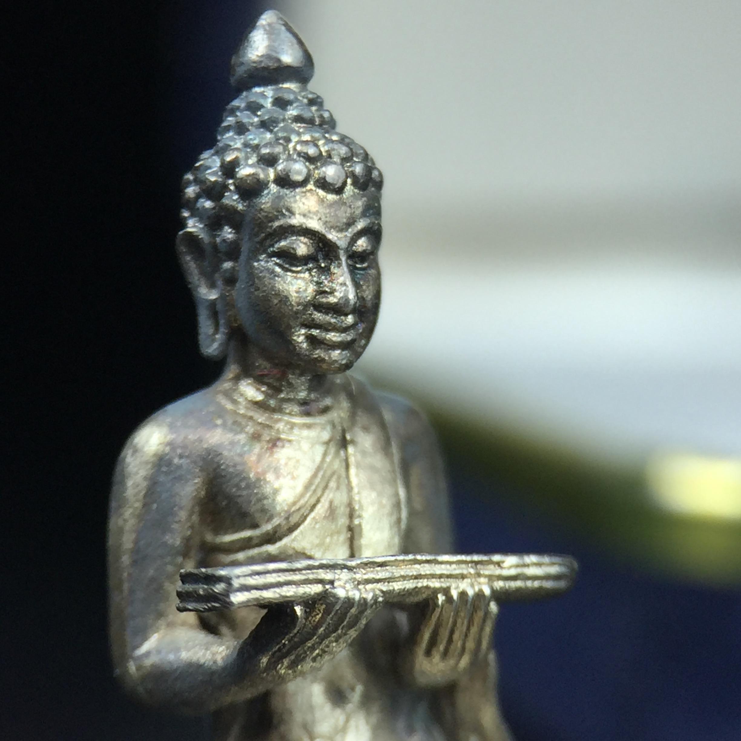 พระกริ่งปรมานุชิตชิโนรส วัดพระเชตุพนวิมลมังคลาราม(วัดโพธิ์) ปี2533 เนื้อเงิน ( ในหลวงรัชกาลที่9เสด็จเททอง)พิธีใหญ่ งดงามด้วยพุทธศิลป์เปี่ยมด้วยพุทธคุณ อีกหนึ่งรุ่นที่แนะนำสะสมบูชา