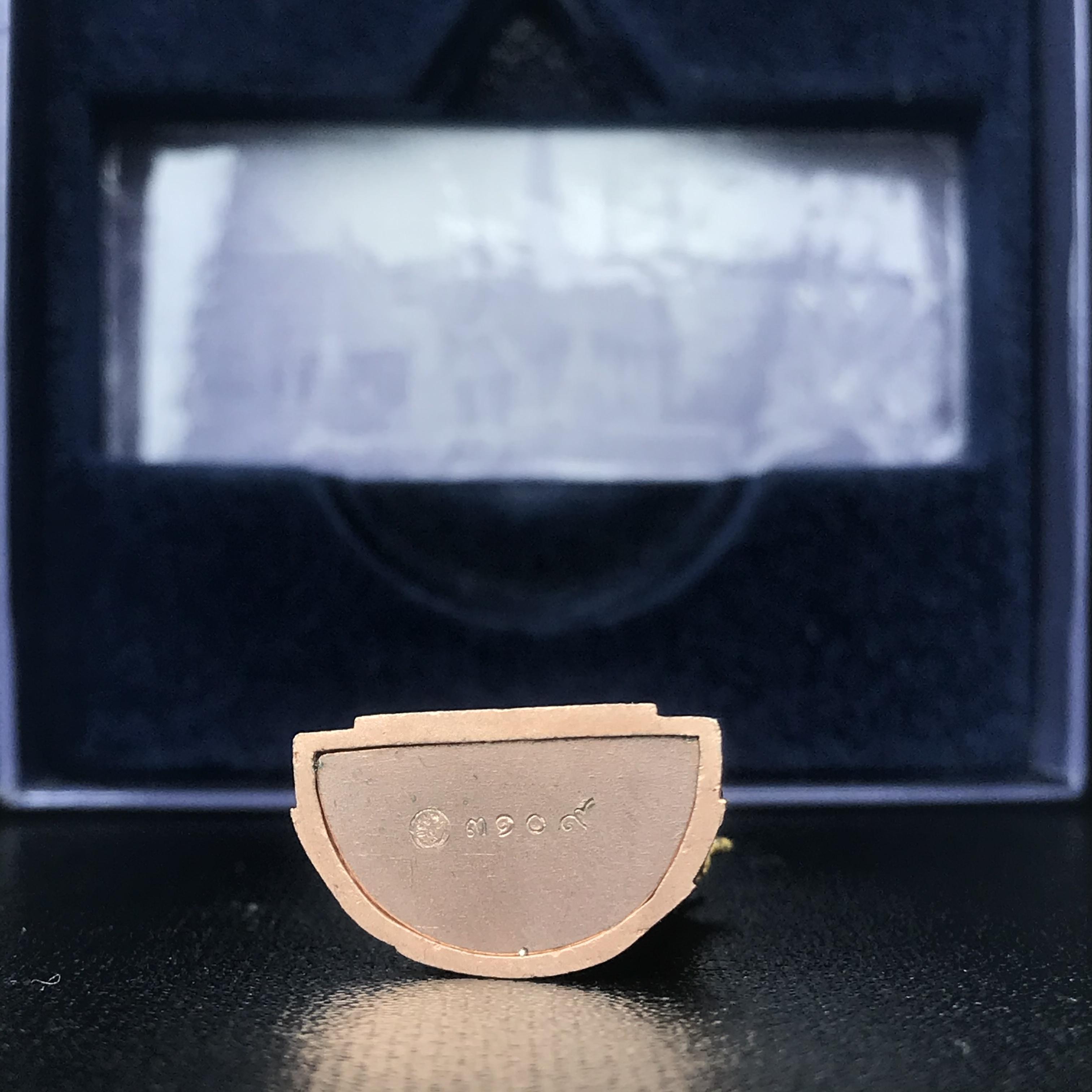 พระแก้วมรกต ภปร. ปี2547 จัดสร้างโดย รพ.ภูมิพลฯ เนื้อเงิน (3 กษัตริย์)ลอยองค์ หน้าตัก 1/2 นิ้ว(1ใน3000องค์)