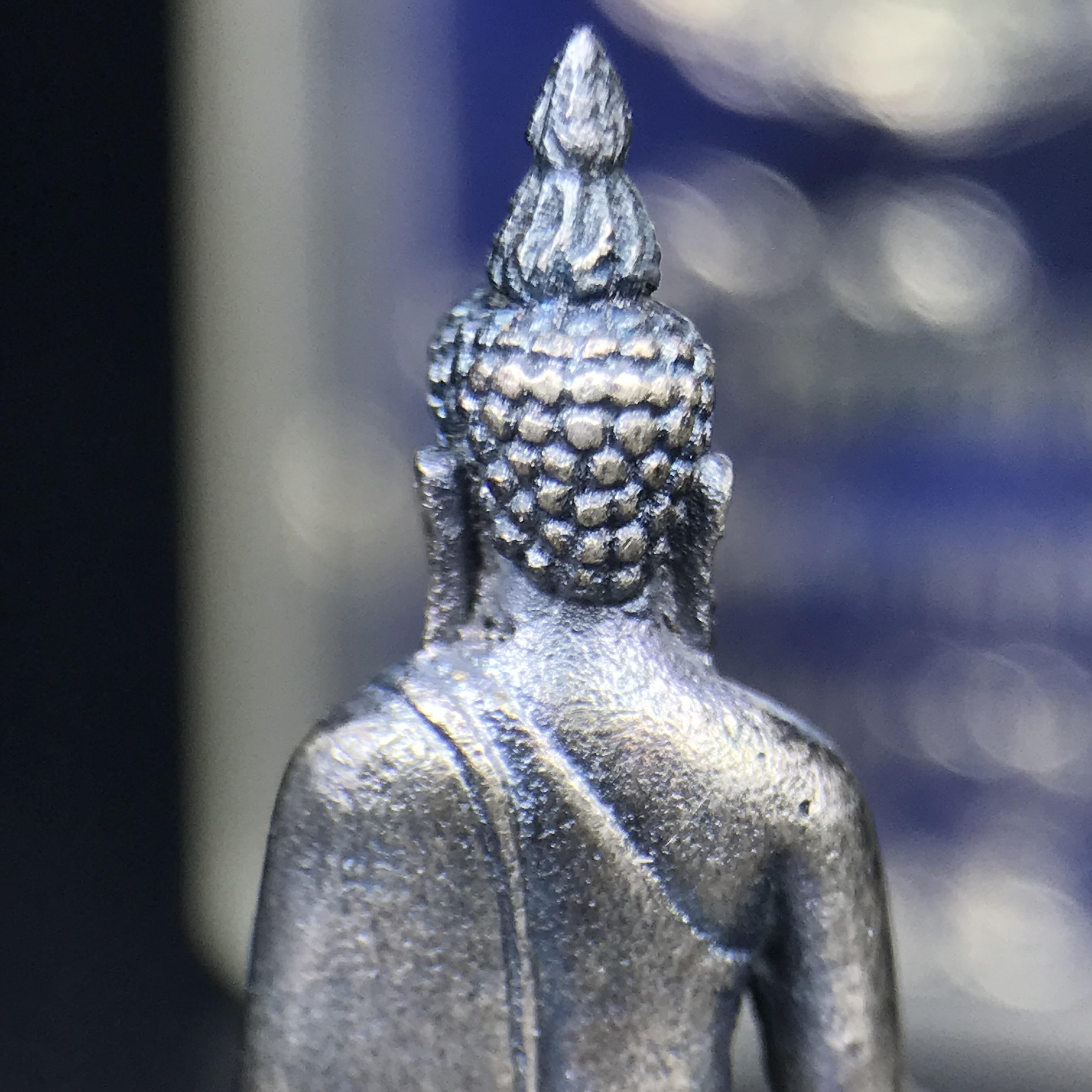 พระกริ่งไพรีพินาศ ภปร. รุ่นแรกของประเทศไทย วัดปทุมวนาราม ปี 2535 เนื้อเงิน(ผิวเดิม ผิวขึ้นรุ้งทั่วองค์ สวย งดงาม)(เข้มขลังทรงอานุภาพยิ่งใหญ่ กำราบศัตรูพ่ายสิ้น) ขนาดสูง 3 ซม. พร้อมกล่องบรรจุเดิมครบสมบูรณ์ (ในหลวงรัชกาลที่9เสด็จเททอง)(1ใน3000องค์)นิยมหายาก