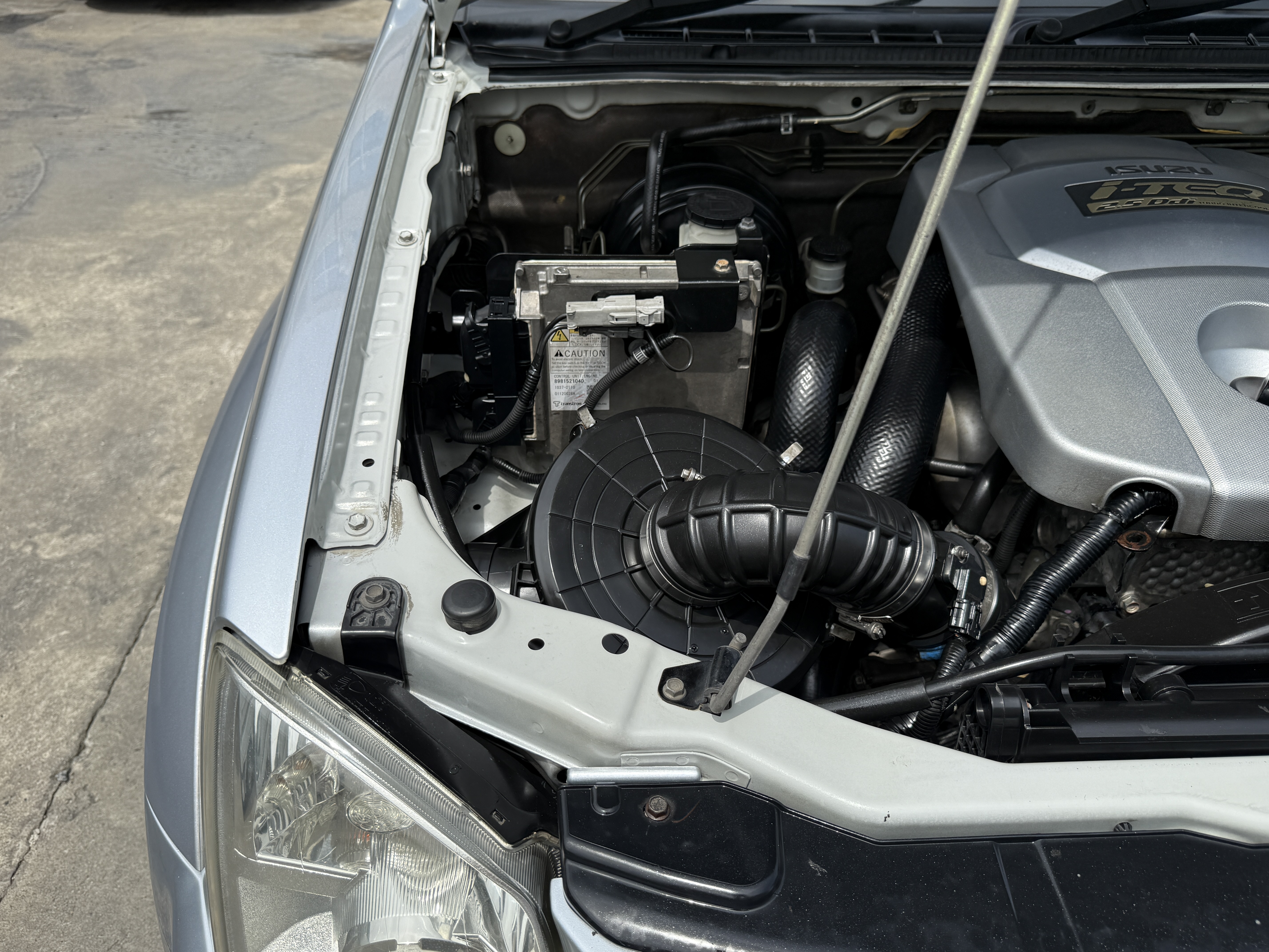 Isuzu Dmax Cab Hilander 2.5 Abs 2010 เงิน