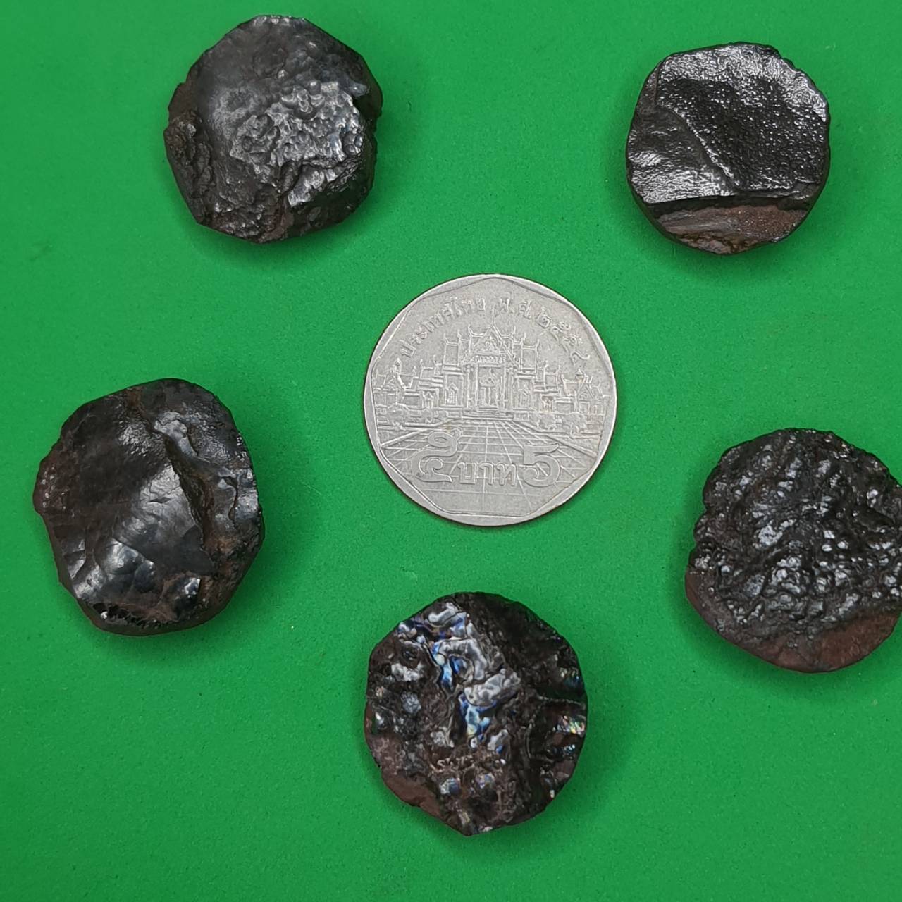 ของป้องกัน เหล็กไหลงอก เขาอึมครึม ของแท้