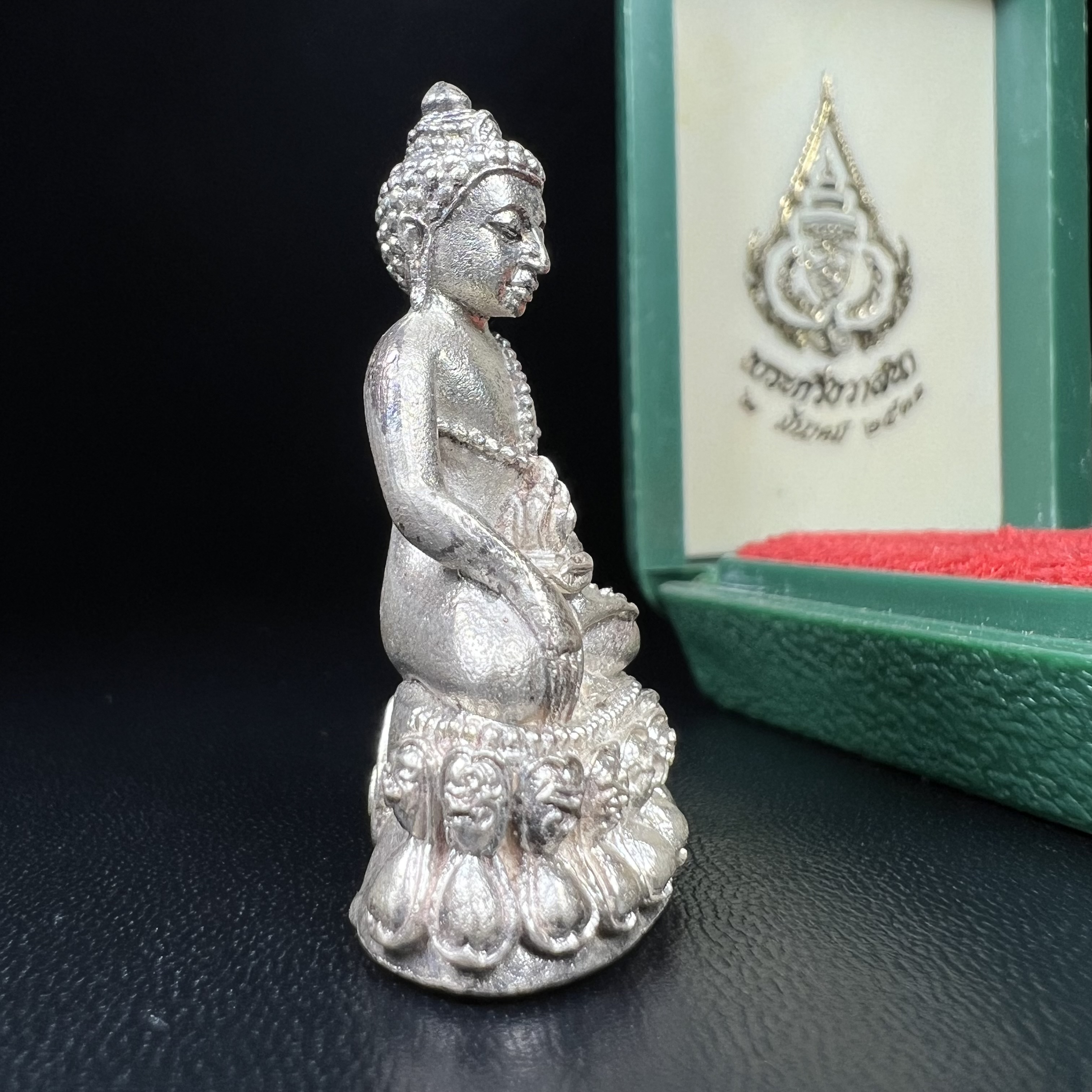 พระกริ่งวาสนาสมเด็จพระสังฆราช(วาสน์)วัดราชบพิธฯ ปี2531 เนื้อเงิน สร้างเป็นที่ระลึกในคราวที่สมเด็จพระอริยวงศาคตญาณ สมเด็จพระสังฆราช(วาสน์ วาสโน)มีพระชนมายุครบ90พรรษา(ในหลวง ร.9 เสด็จในพิธี)งานแกะแม่พิมพ์โดย นายช่างเกษม มงคลเจริญ)(1 ใน 191 องค์)หายาก
