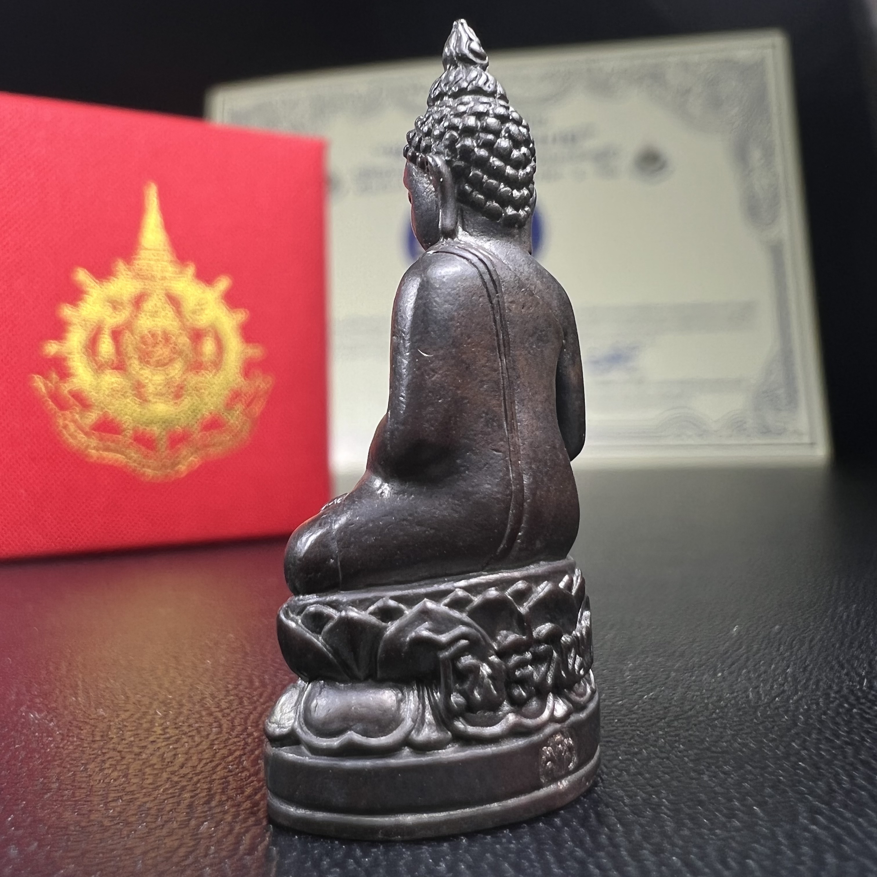 พระกริ่งไพรีพินาศ เฉลิมพระเกียรติ พระบาทสมเด็จพระเจ้าอยู่หัวรัชกาลที่9 พระชนมพรรษา 6 รอบ ปี2542 เนื้อนวโลหะผสมทองคำ(บรรจุเหล็กไหล)ดีนอก-ดีใน***องค์นี้สภาพสวยครบสมบูรณ์ มาพร้อมกล่องเดิมและใบรับรองจากผู้จัดสร้างแบบนี้หายากมาก***