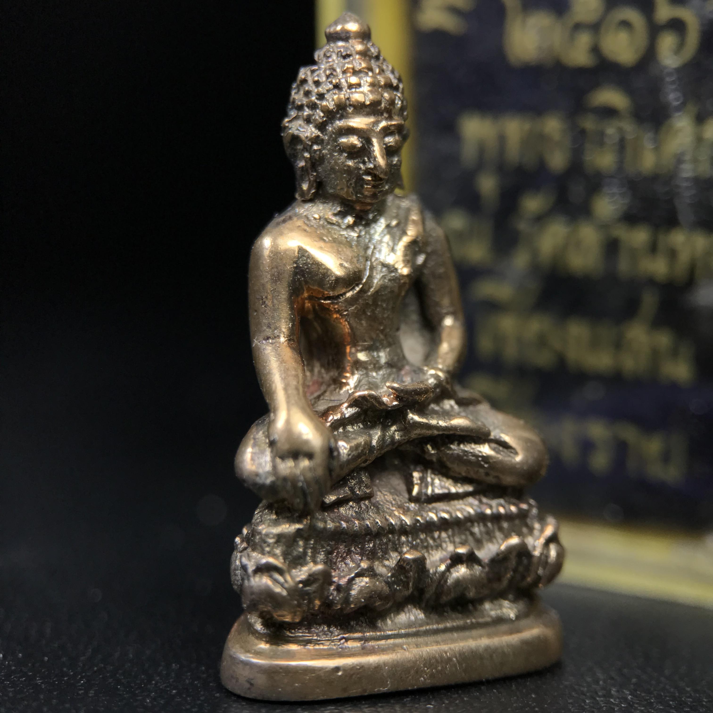 พระกริ่งสิงห์หนึ่งดอยตุง(ก้น ช) เนื้อนวโลหะ รุ่นบูรณะพระธาตุดอยตุง พ.ศ. 2516 สภาพสวยกล่องเดิม(หายาก)