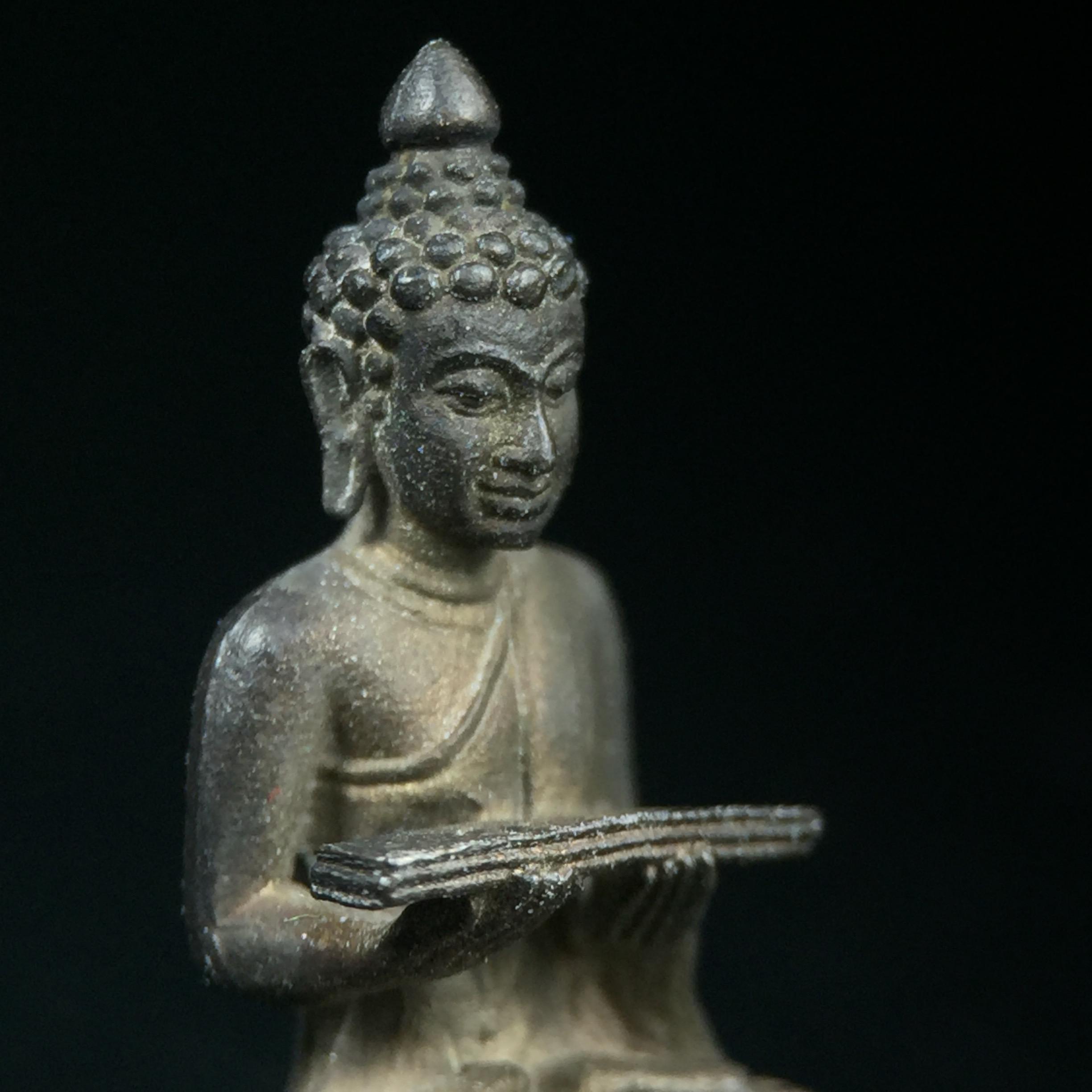 พระกริ่งปรมานุชิตชิโนรส วัดพระเชตุพนวิมลมังคลาราม(วัดโพธิ์) ปี2533 เนื้อนวโลหะ ( ในหลวงรัชกาลที่9เสด็จเททอง)พิธีใหญ่ งดงามด้วยพุทธศิลป์เปี่ยมด้วยพุทธคุณ อีกหนึ่งรุ่นที่แนะนำสะสมบูชา