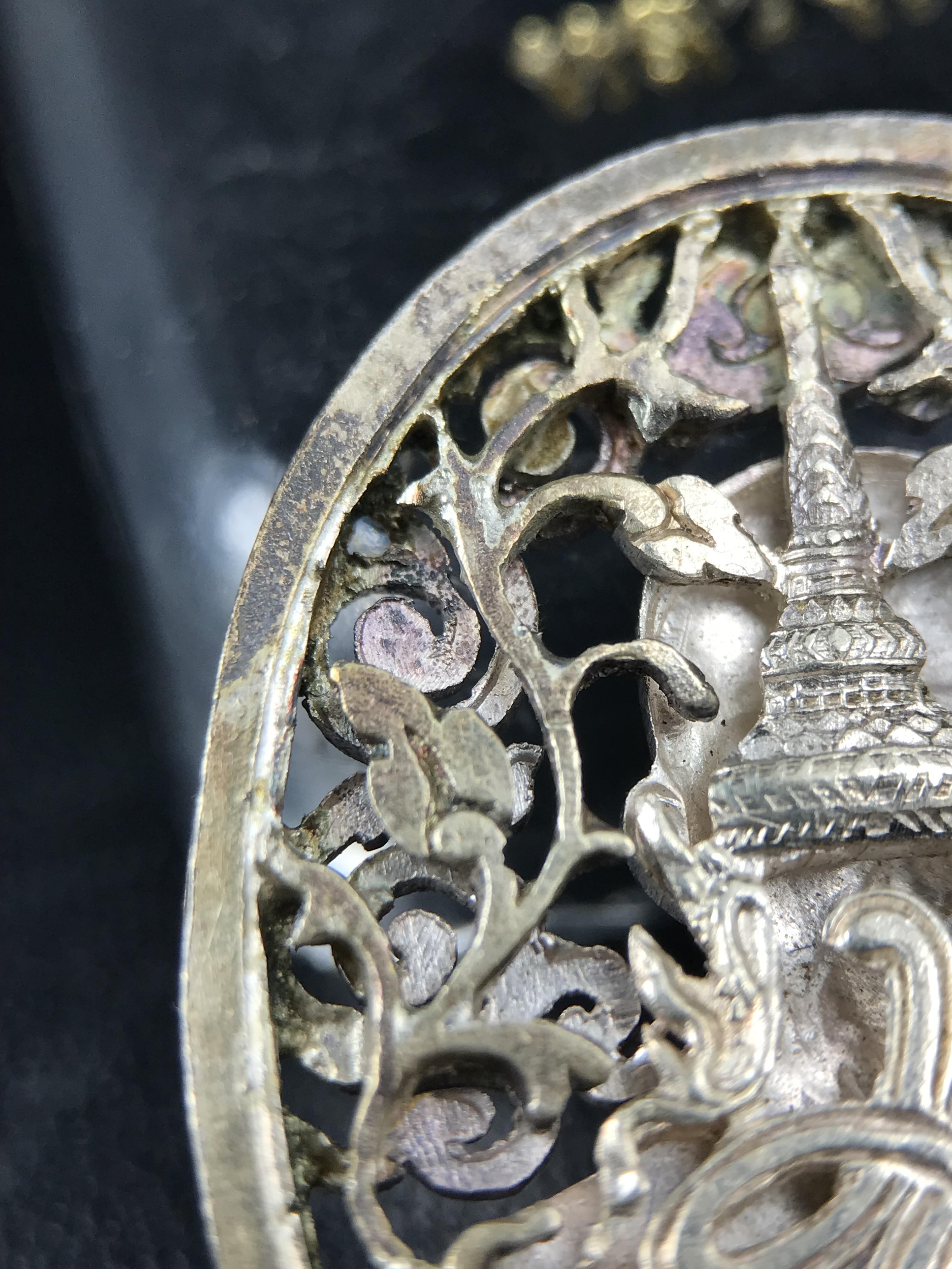 เหรียญหลวงพ่อคูณ ปริสุทโธ วัดบ้านไร่ รุ่น สก. ปี 2536 พิมพ์ลายฉลุ เนื้อเงิน(สวย งดงาม หายาก) งานมหามงคลเฉลิมพระชนมพรรษา 5 รอบ สมเด็จพระบรมราชินีนาถ จัดสร้างโดย กองพลทหารราบที่๒ ทหารเสือราชินี รักษาพระองค์ (พิธีใหญ่ ประวัติชัดเจน อีกหนึ่งรุ่นยอดนิยม)