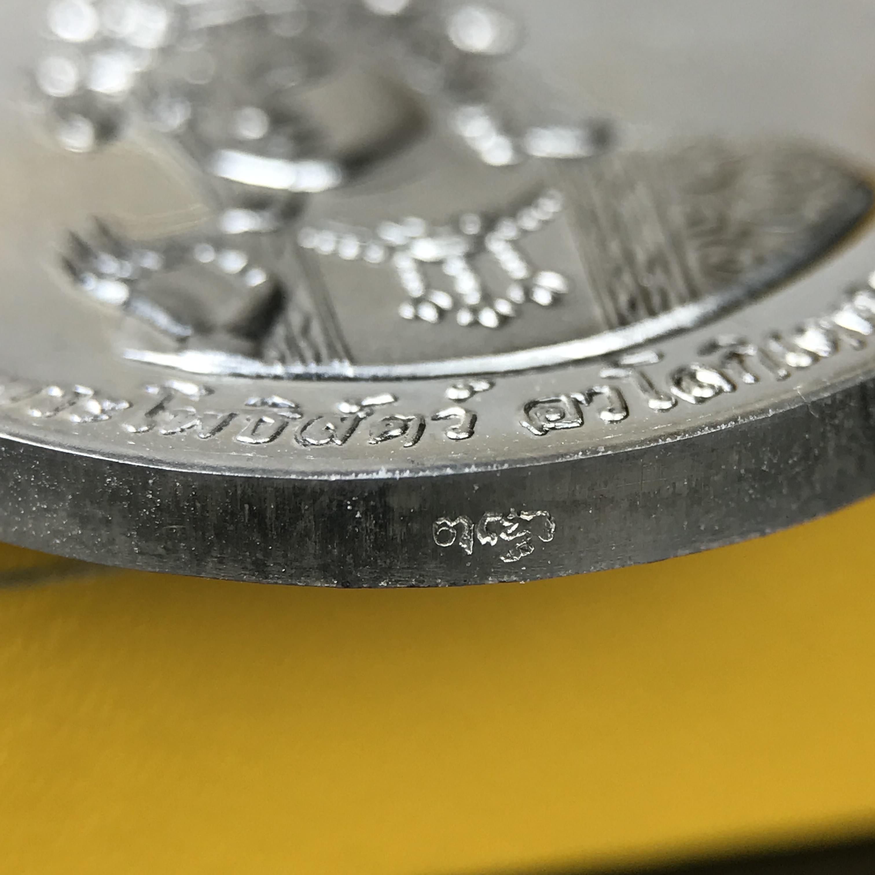 เหรียญพระโพธิสัตว์ อวโลกิเตศวร กวนอิม หลังมังกรเล่นแก้ว วัดราชบพิธสถิตมหาสีมาราม ปี 2536 เนื้อเงิน(ขัดเงาผิวกระจก) ขนาด 3 ซม. ตอกโค๊ตขอบเหรียญ ปลุกเสกพิธีใหญ่ พร้อมกล่องบรรจุเดิมครบ สภาพสวย