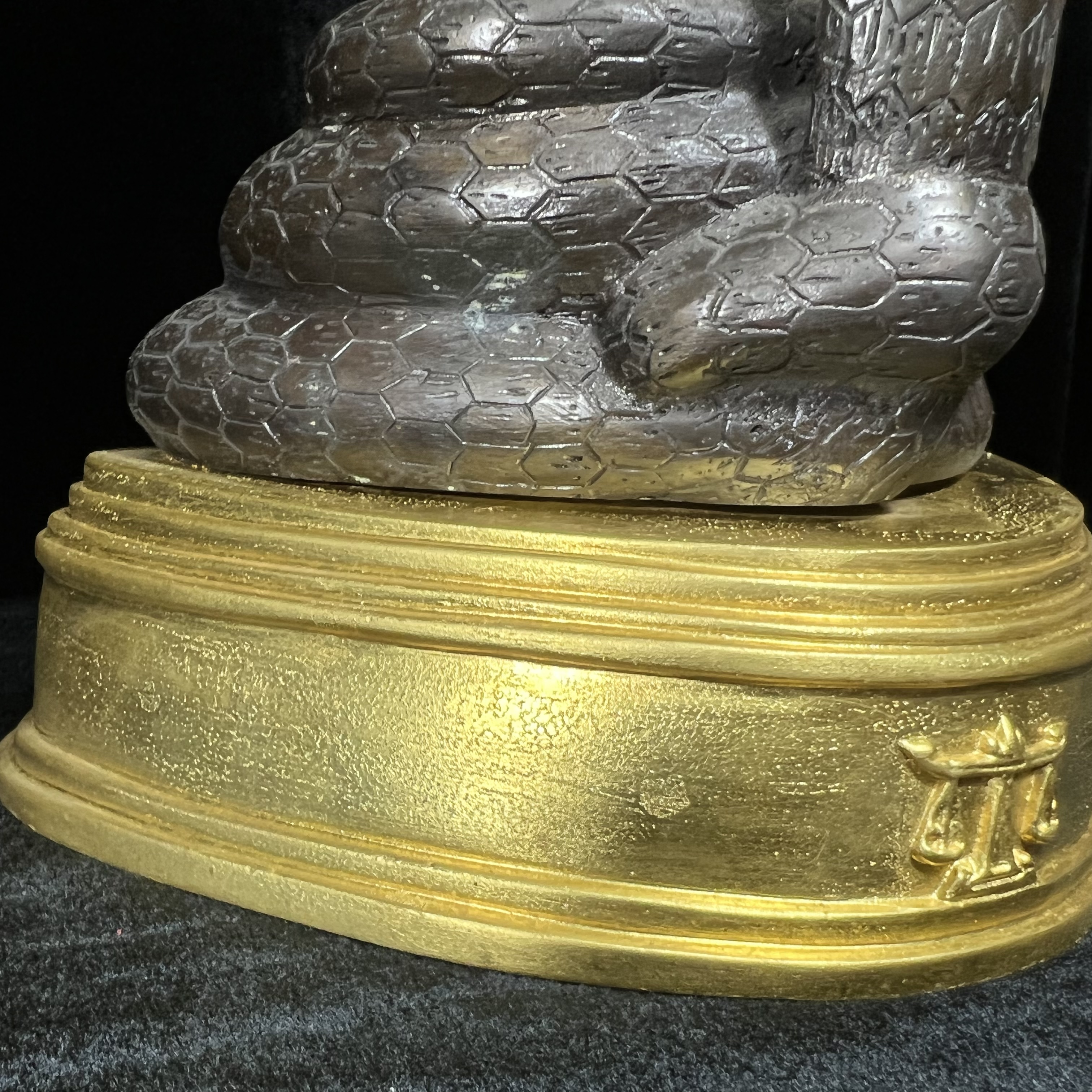 สมเด็จพุทธบูชาปางนาคปรก ญสส. วัดบวรนิเวศวิหาร ปี 2540 พระบูชาขนาด 7 นิ้ว เนื้อโลหะผสมปิดทอง จัดสร้างโดยกระทรวงยุติธรรม ในวโรกาสในหลวงรัชกาลที่ 9 ฉลองสิริราชย์สมบัติครบ 50 ปี และสมเด็จพระญาณสังวร สมเด็จพระสังฆราช 84 พรรษา งานพุทธศิลป์สวย เข้มขลัง....2 ถอด