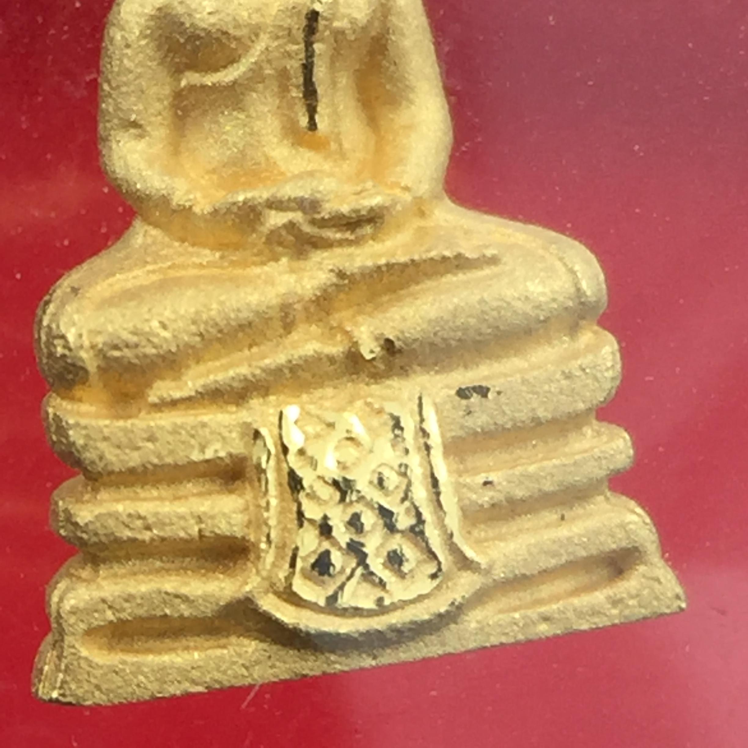 พระพุทธโสธร รุ่นอุดมโชคโภคทรัพย์ ปี 2550 เนื้อทองคำ พิมพ์จิ๋ว วัดโสธรวรารามวรวิหาร จ.ฉะเชิงเทรา (สภาพ สวย ซีนซองเดิม กล่องบบรรจุเดิมครบสมบูรณ์)