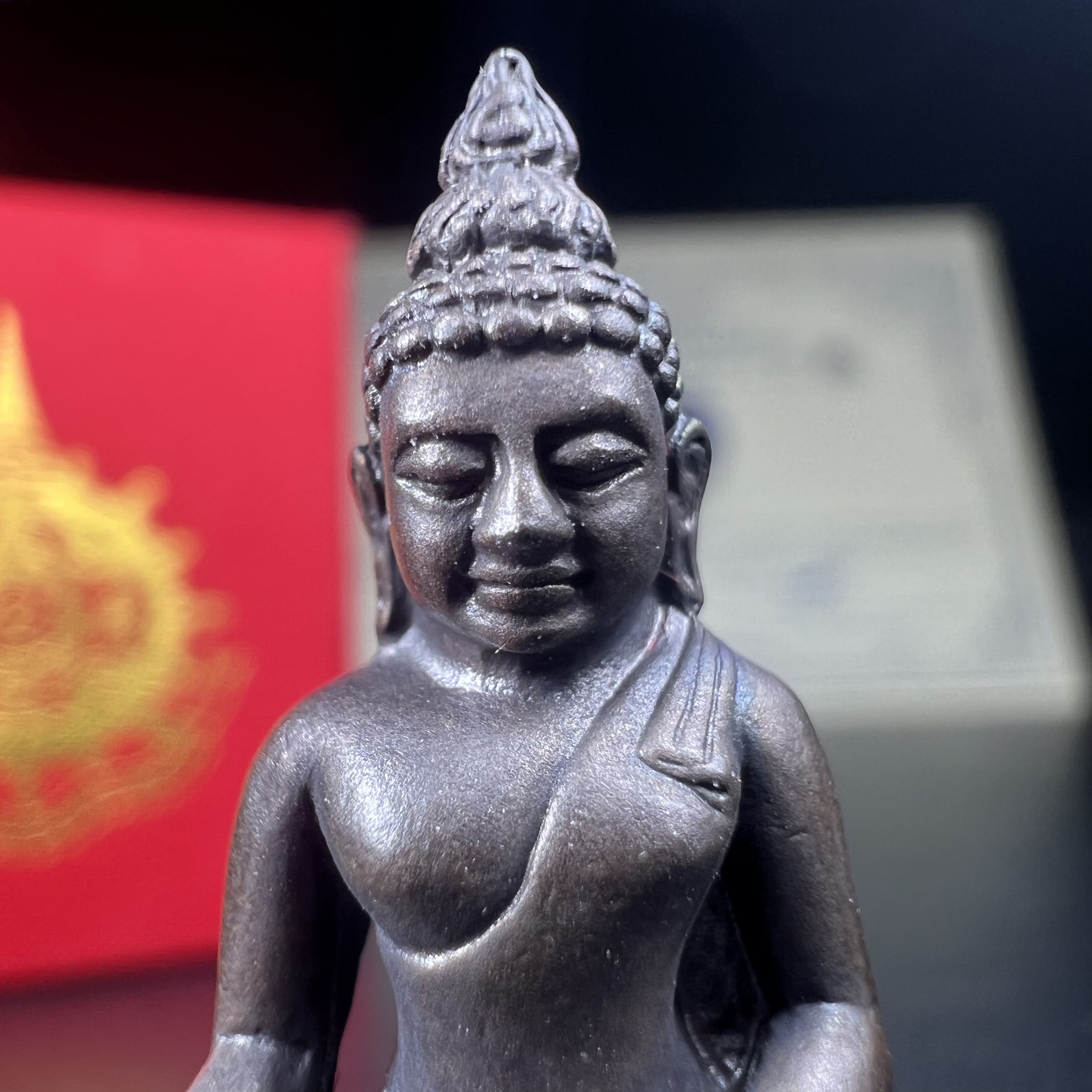 พระกริ่งไพรีพินาศ เฉลิมพระเกียรติ พระบาทสมเด็จพระเจ้าอยู่หัวรัชกาลที่9 พระชนมพรรษา 6 รอบ ปี2542 เนื้อนวโลหะผสมทองคำ(บรรจุเหล็กไหล)ดีนอก-ดีใน***องค์นี้สภาพสวยครบสมบูรณ์ มาพร้อมกล่องเดิมและใบรับรองจากผู้จัดสร้างแบบนี้หายากมาก***