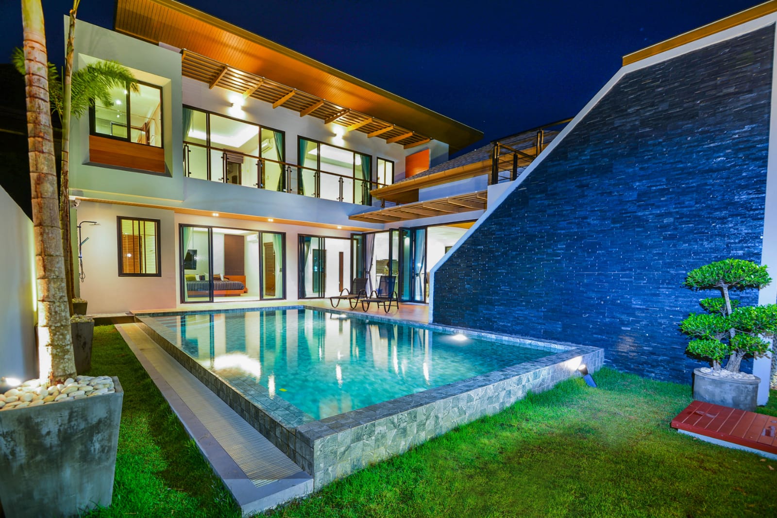 For Rent : Nai Harn, New Pool Villa 2 story, 3 bedrooms 3 bathrooms.