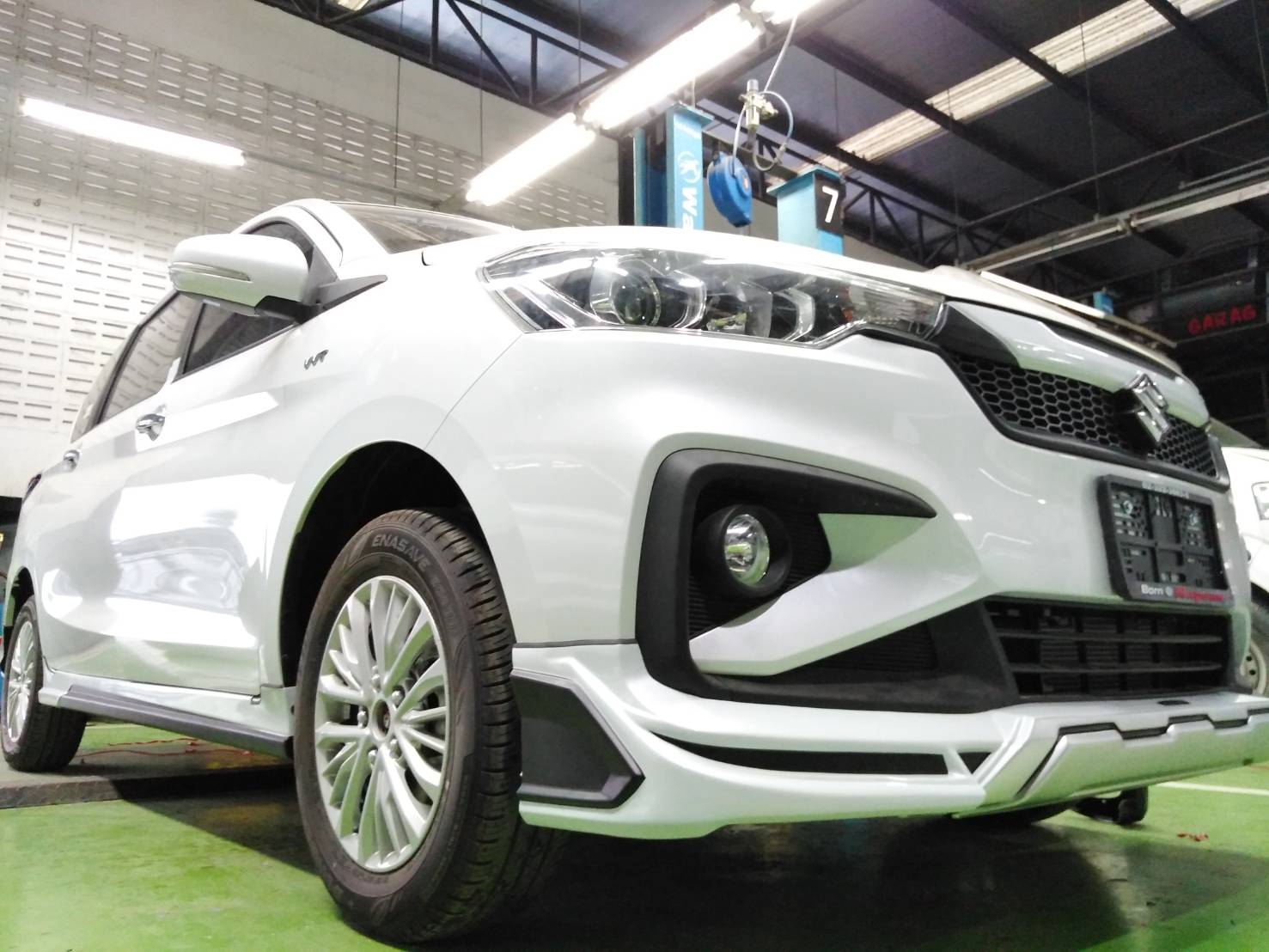 Suzuki Ertiga 2019 V.1 with custom grille bodykits by Amotriz