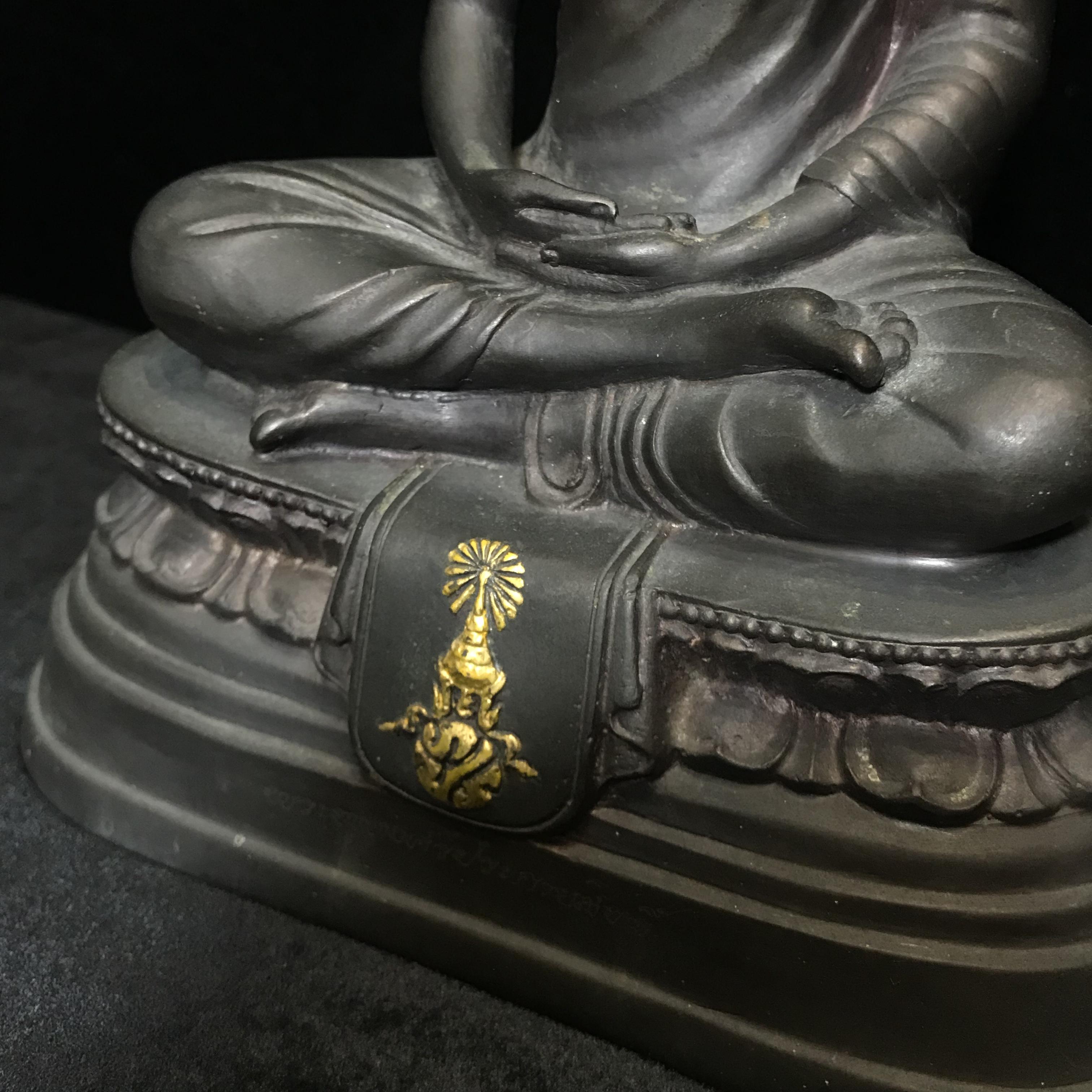 พระพุทธศรีประกายสิทธิ์ ภปร.วัดบวรนิเวศวิหาร ที่ระลึกสร้างโรงพยาบาลสมเด็จพระ ศรีนครินทร์ ปี 2525 หน้าตัก 5นิ้ว(พระราชทานเม็ดพระธาตุบรรจุใต้ฐาน)