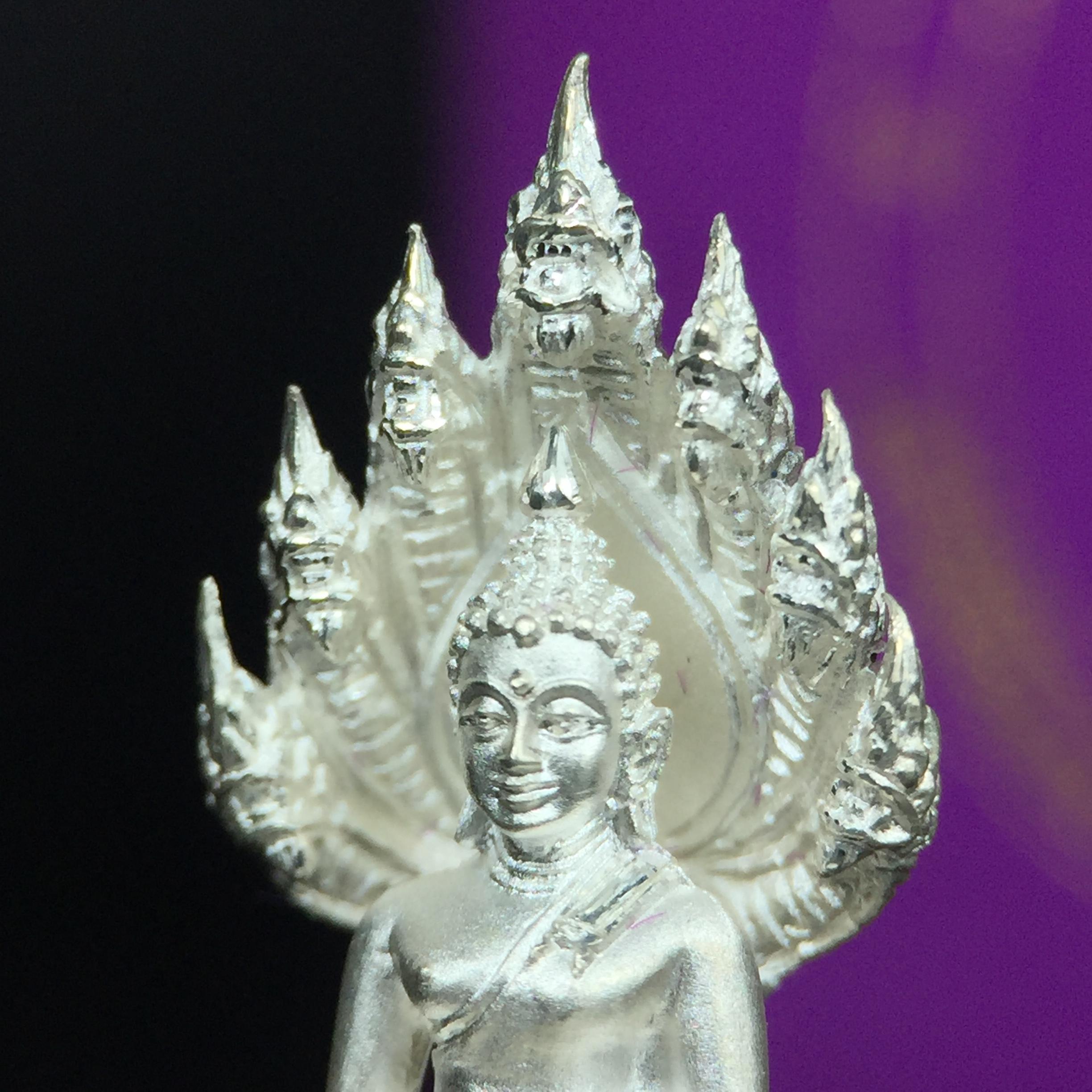 พระนาคปรก สธ. รุ่นสร้างพระอุโบสถเฉลิมพระเกียรติ 4 รอบ 84 พรรษา สมเด็จพระเทพรัตนราชสุดาฯ วัดบวรนิเวศวิหาร ปี 2543 พิมพ์เล็ก เนื้อเงินบริสุทธิ์ แบบพ่นทรายขัดเงาบางส่วน(สภาพ สวย กล่องบรรจุเดิมครบ)พิธีใหญ่ พุทธศิลป์งดงาม หายาก (1 ใน 2999 องค์)