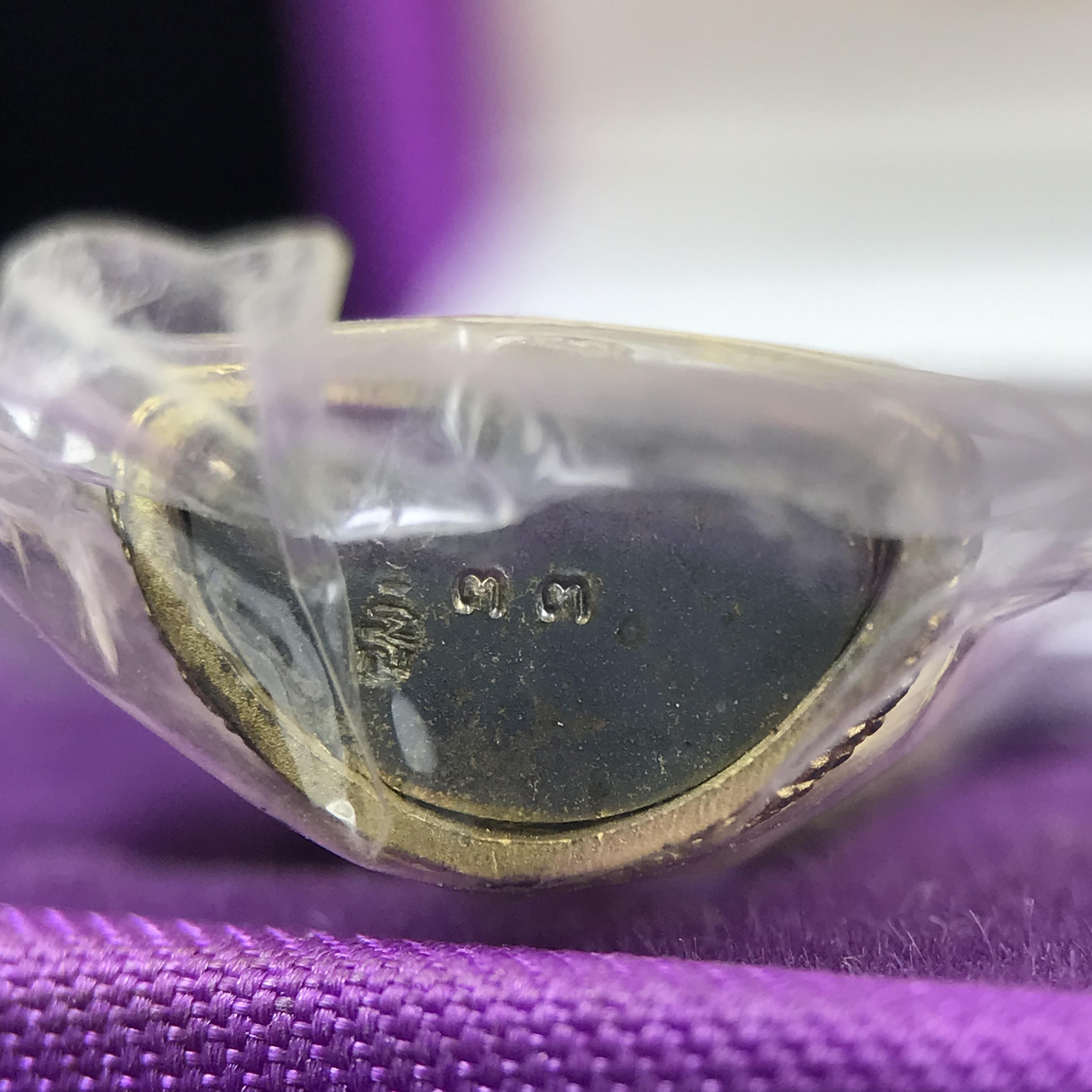 พระนาคปรก สธ. รุ่นสร้างพระอุโบสถเฉลิมพระเกียรติ 4 รอบ 84 พรรษา สมเด็จพระเทพรัตนราชสุดาฯ วัดบวรนิเวศวิหาร ปี 2543 พิมพ์เล็ก เนื้อเงินบริสุทธิ์ ชุบสามกษัตริย์แบบพ่นทรายขัดเงาบางส่วน(สภาพสวย ซีนซองกล่องบรรจุเดิม)พิธีใหญ่ พุทธศิลป์งดงาม หายาก (1 ใน 2999 องค์)