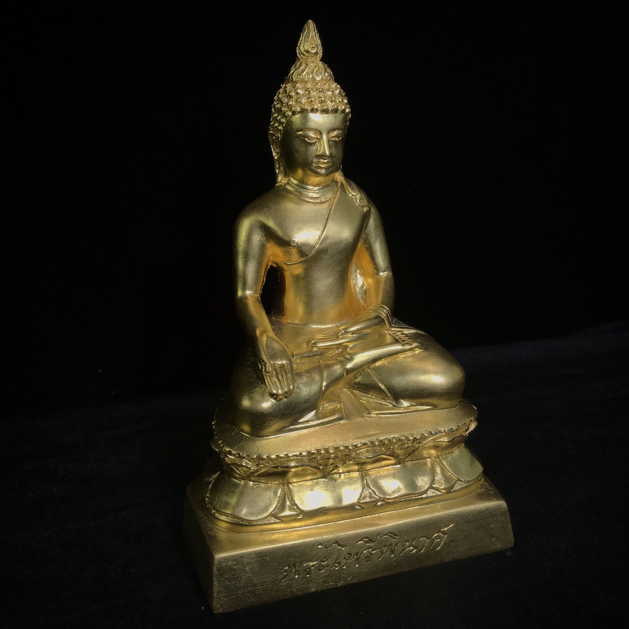 พระไพรีพินาศ วัดบวรนิเวศวิหาร รุ่นชัยชนะศึก ปี2546 ขนาดบูชา หน้าตัก 3 นิ้ว เนื้อโลหะผสมปิดทอง หมายเลข 172(สภาพสวยพร้อมกล่องบรรจุเดิมครบสมบูรณ์)(พระดี พิธีใหญ่ มวลสารเด่น รุ่นนิยม)