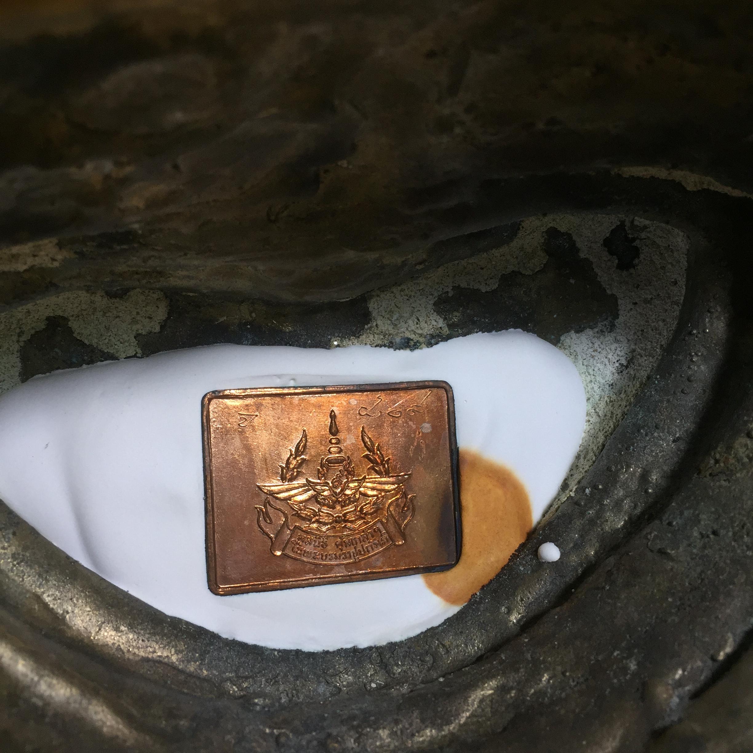 พระบูชาพระพุทธศิรมงคล ภปร. วัตถุมงคลคุ้มเกล้าปี2524 ของมูลนิธิคุ้มเกล้า โรงพยาบาลภูมิพลจัดสร้าง ขนาดหน้าตัก5นิ้ว(ในหลวงรัชกาลที่9 ทรงจุดไฟพระฤกษ์และเททอง พิธีใหญ่)ยอดนิยมหายาก