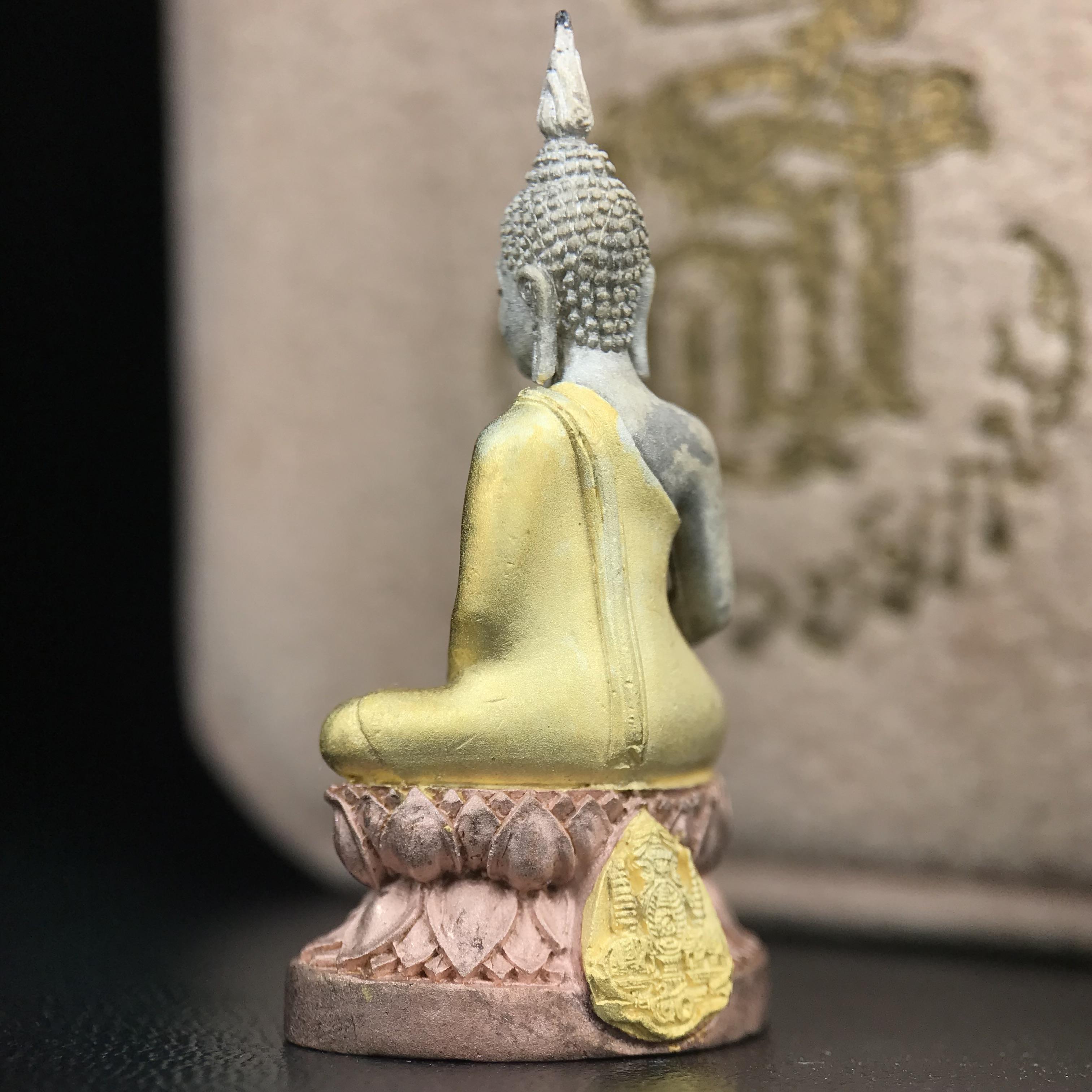 พระกริ่งพระพุทธนวราชบพิตร ตรากาญจนาภิเษกครองสิริราชสมบัติครบ 50 ปี รัชกาลที่9 ปี2540 เนื้อเงินสามกษัตริย์(ผิวเดิมสวย ครบ สมบูรณ์)พร้อมกล่องบรรจุเดิมครบ ชุดพระราชทาน(หายาก)