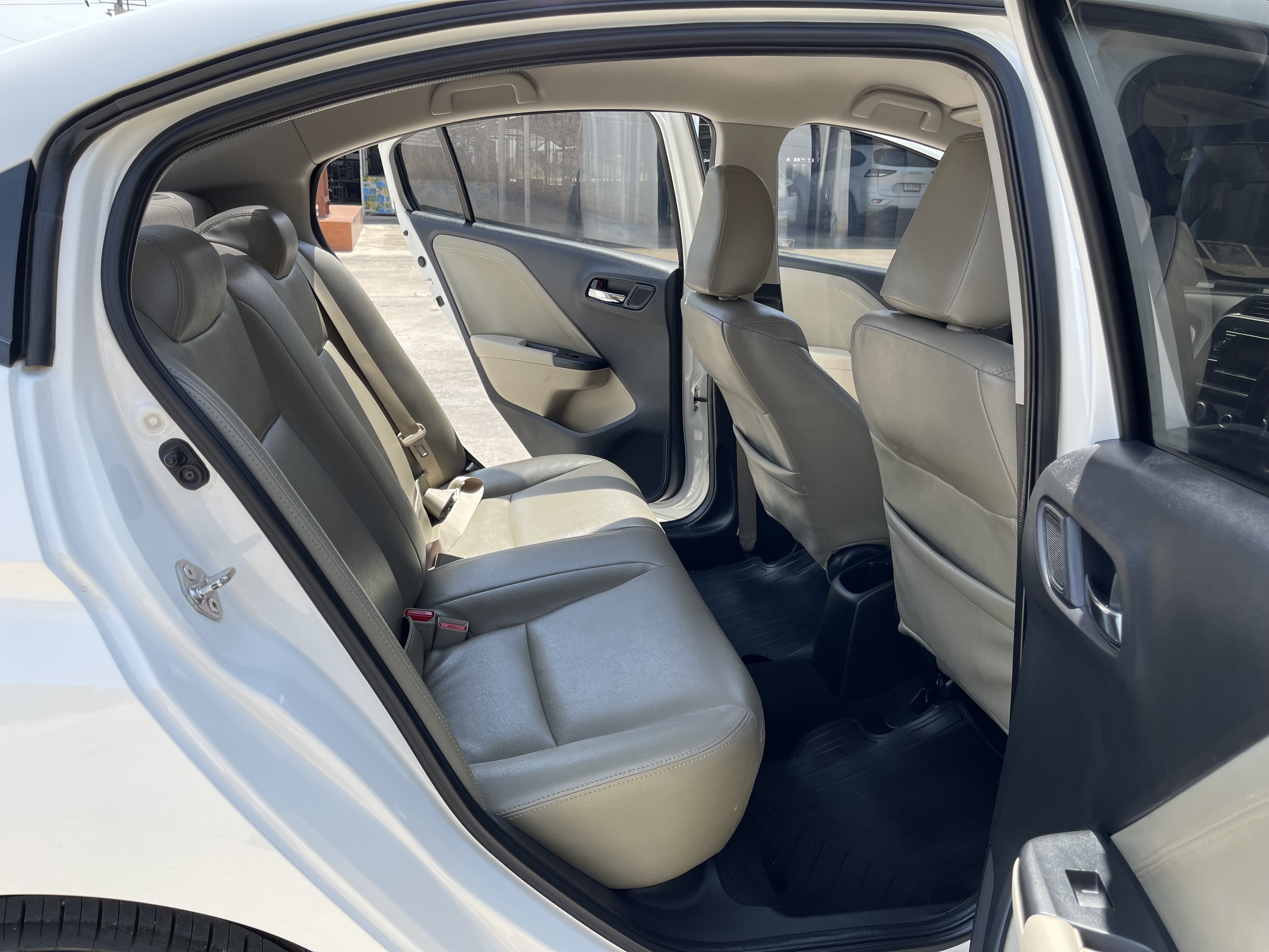 Honda City 1.5 V+ At 2016 ขาว