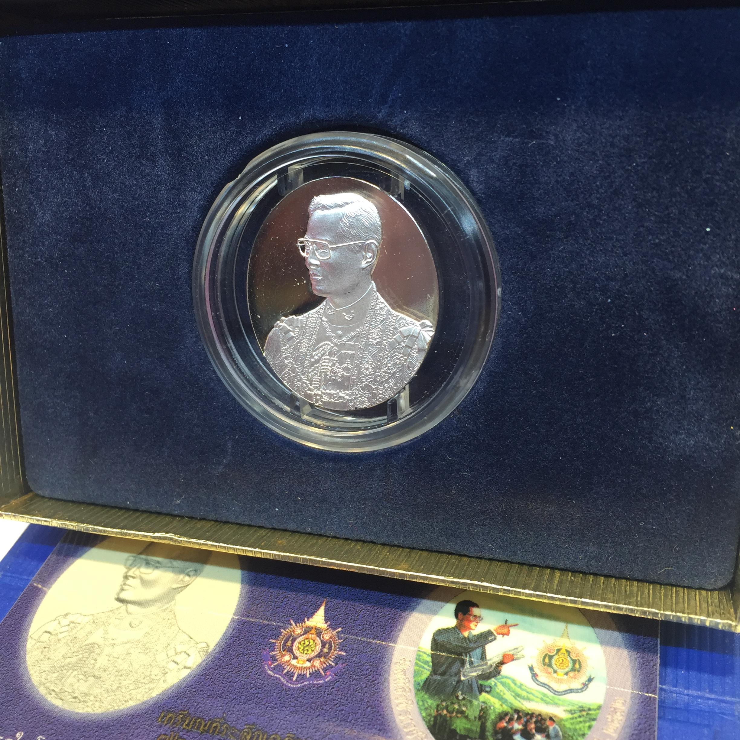 เหรียญเฉลิมพระเกียรติ 72 พรรษา 3 มิติโฮโลแกรม(รุ่นแรก)เนื้อเงินขัดเงา