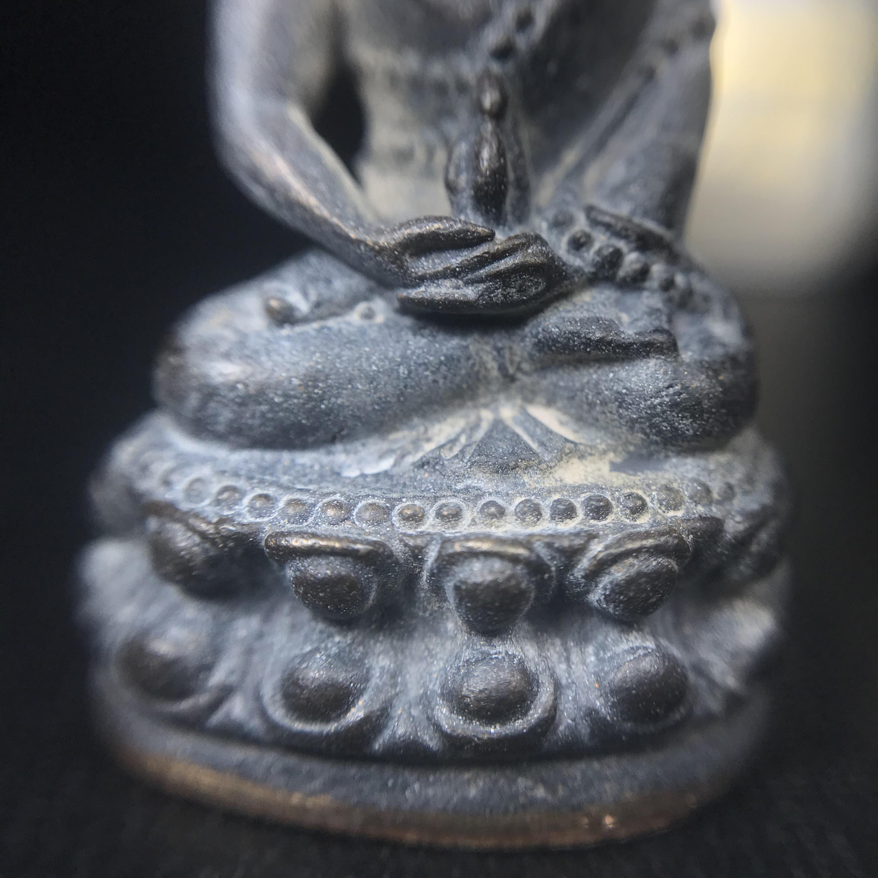 พระกริ่งชินบัญชรฉลองพระชันษา 100 ปี สมเด็จพระญาณสังวร วัดบวรนิเวศวิหาร ปี 2556 เนื้อนวโลหะผสมทองคำก้นทองแดง พิธีใหญ่ มวลสารเด่น นิยม(1 ใน 2556 องค์)