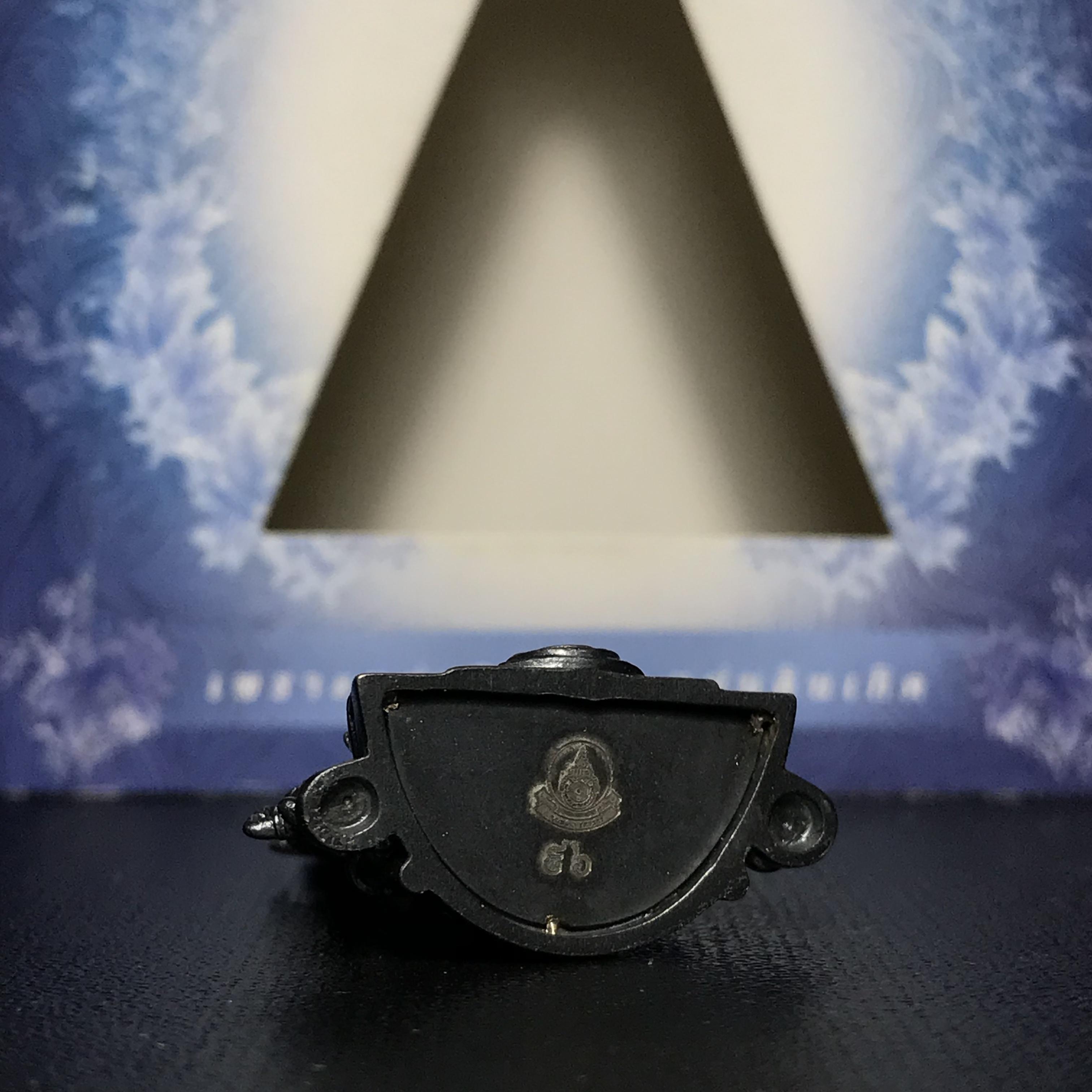 พระพุทธชินราช ภปร. โครงการ เพราะแผ่นดินนี้คือแผ่นดินเกิด เนื้อเงินชุบทองคำขาวซุ้มรมดำ ปี2551 ขนาดหน้าตัก1/2นิ้ว (สวยงามหายาก)1ใน5000องค์