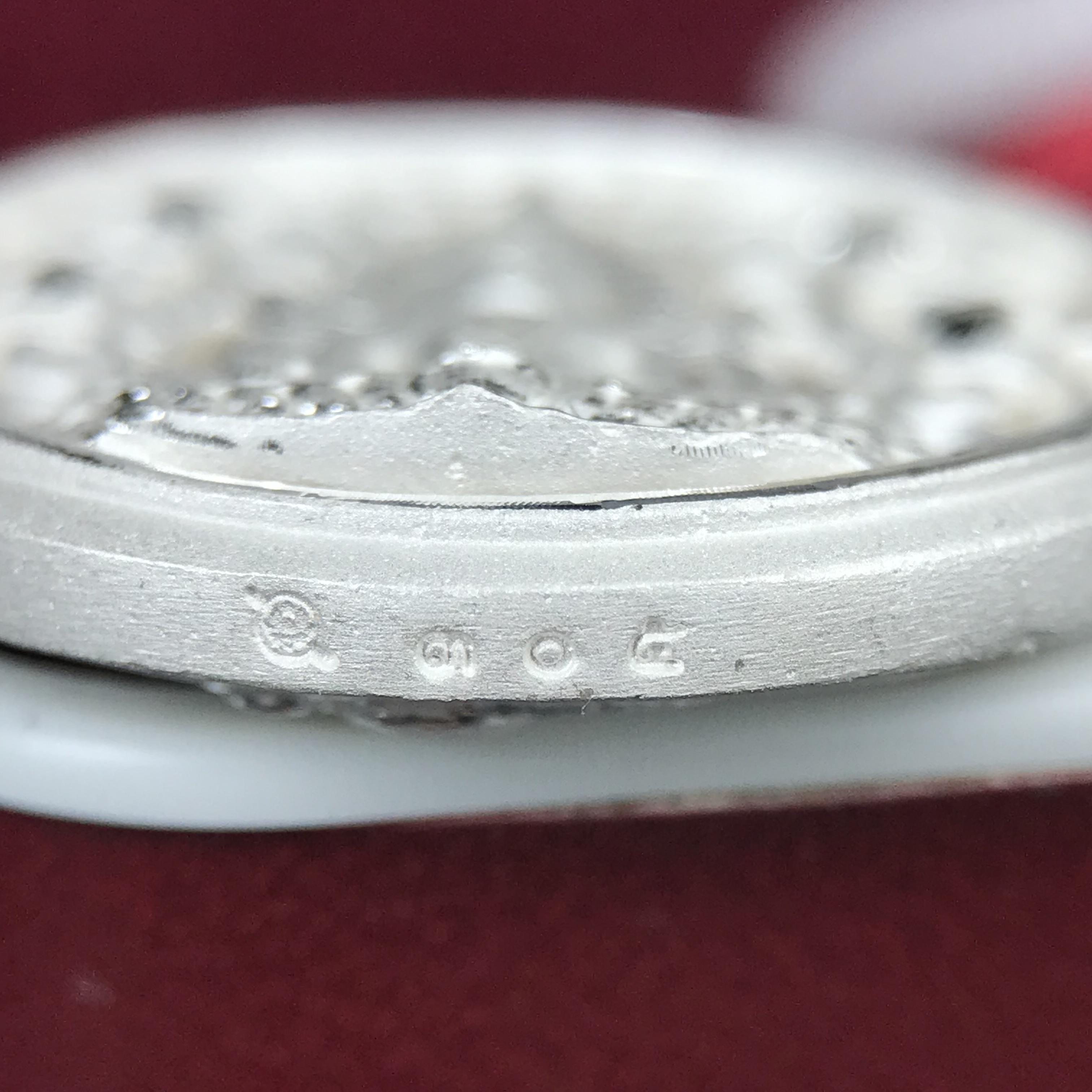 พระพุทธชินราช รุ่น ประวัติศาสตร์ มูลนิธิเพื่อตำรวจไทยจัดสร้าง ปี 2562 เนื้อเงินขัดเงา พิมพ์เหรียญรูปไข่ฉลุลายไทย พิมพ์ใหญ่ พระพุทธชินราช แบบจิวเวอร์รี่ (ขนาดสูง 2.9 ซม.) (สภาพ สวย ซีนซองเดิม กล่องบรรจุเดิมครบสมบูรณ์)