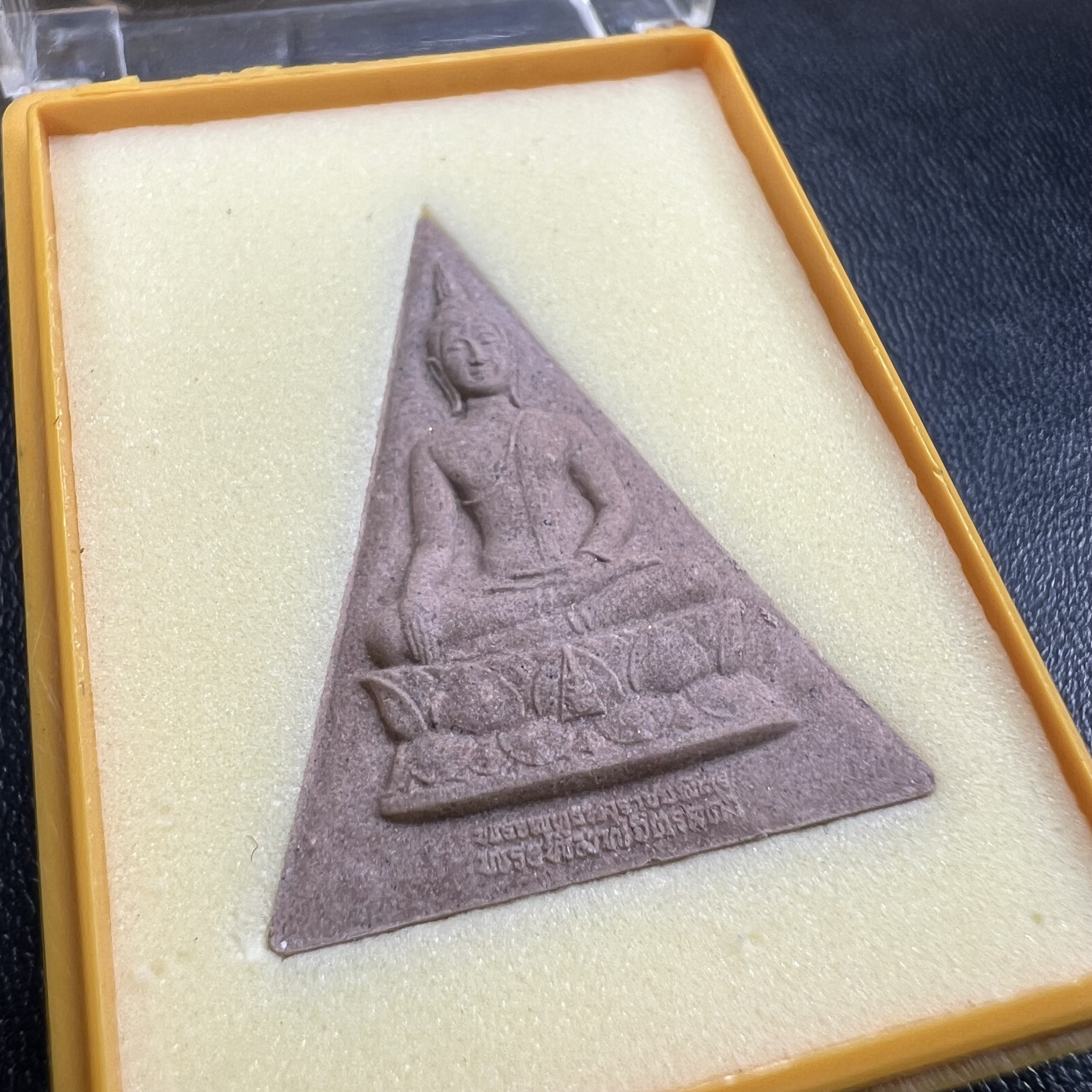 พระพุทธนวราชบพิตร พระพิมพ์จิตรลดา เนื้อผง โครงการหลวง ปี 2539 จัดสร้างในปีมหามงคลกาญจนาภิเษกในหลวงรัชกาลที่ 9 ครองศิริราชย์ครบ 50 ปี คัดสวย พร้อมกล่องบรรจุเดิม พิธีใหญ่ ปลุกเสกวัดพระแก้ว(พิธีดี มวลสารมงคล)